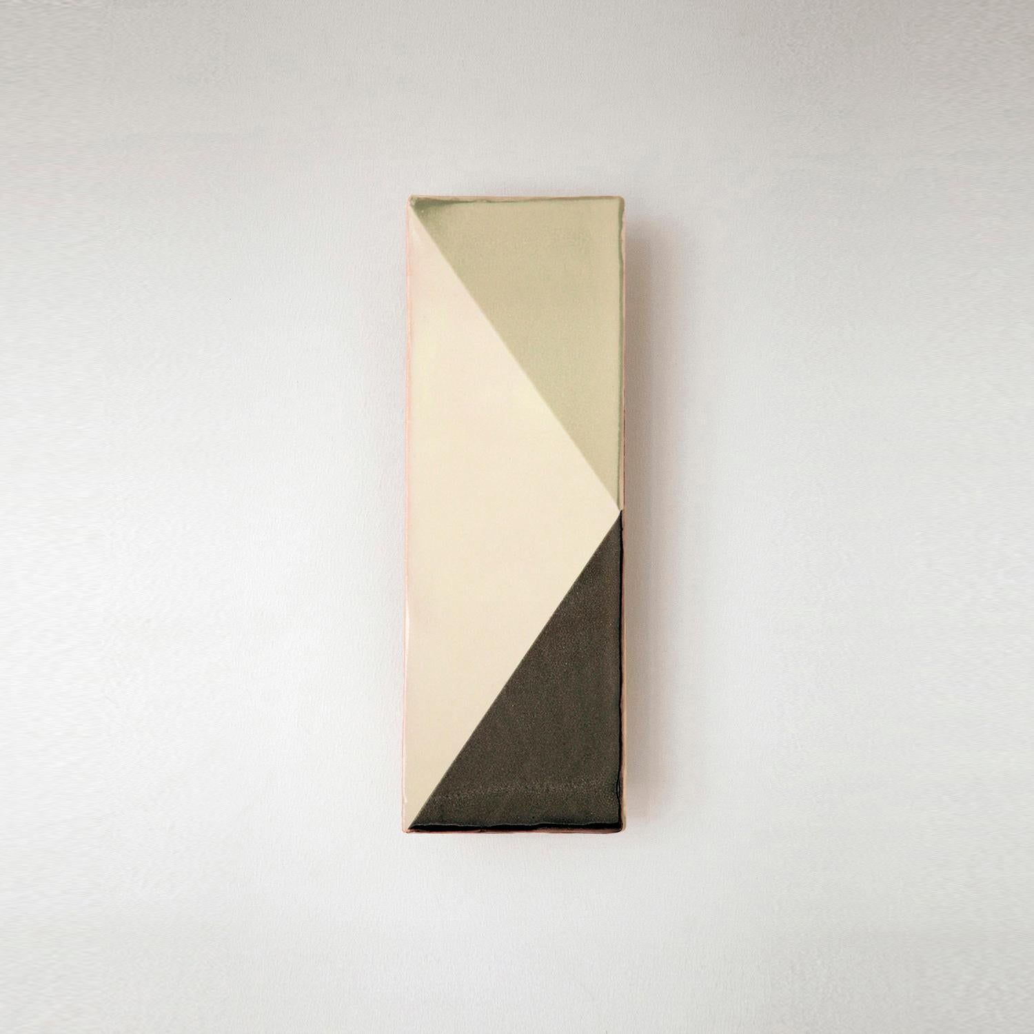 Aplique decorativo de cerámica verde y gris by Violaine d'Harcourt en Nuevo estado para la venta en Geneve, CH