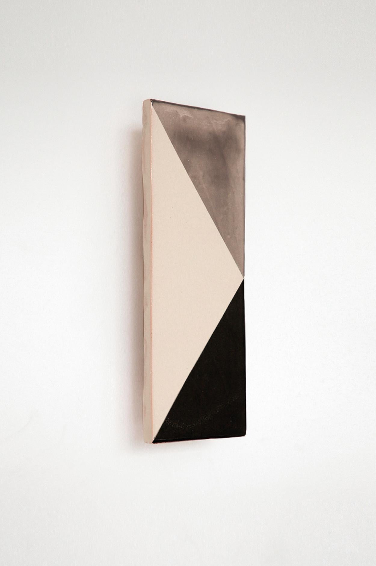 Lampada da parete decorativa in ceramica nera e grigia di Violaine d'Harcourt In condizioni Nuovo in vendita a Geneve, CH