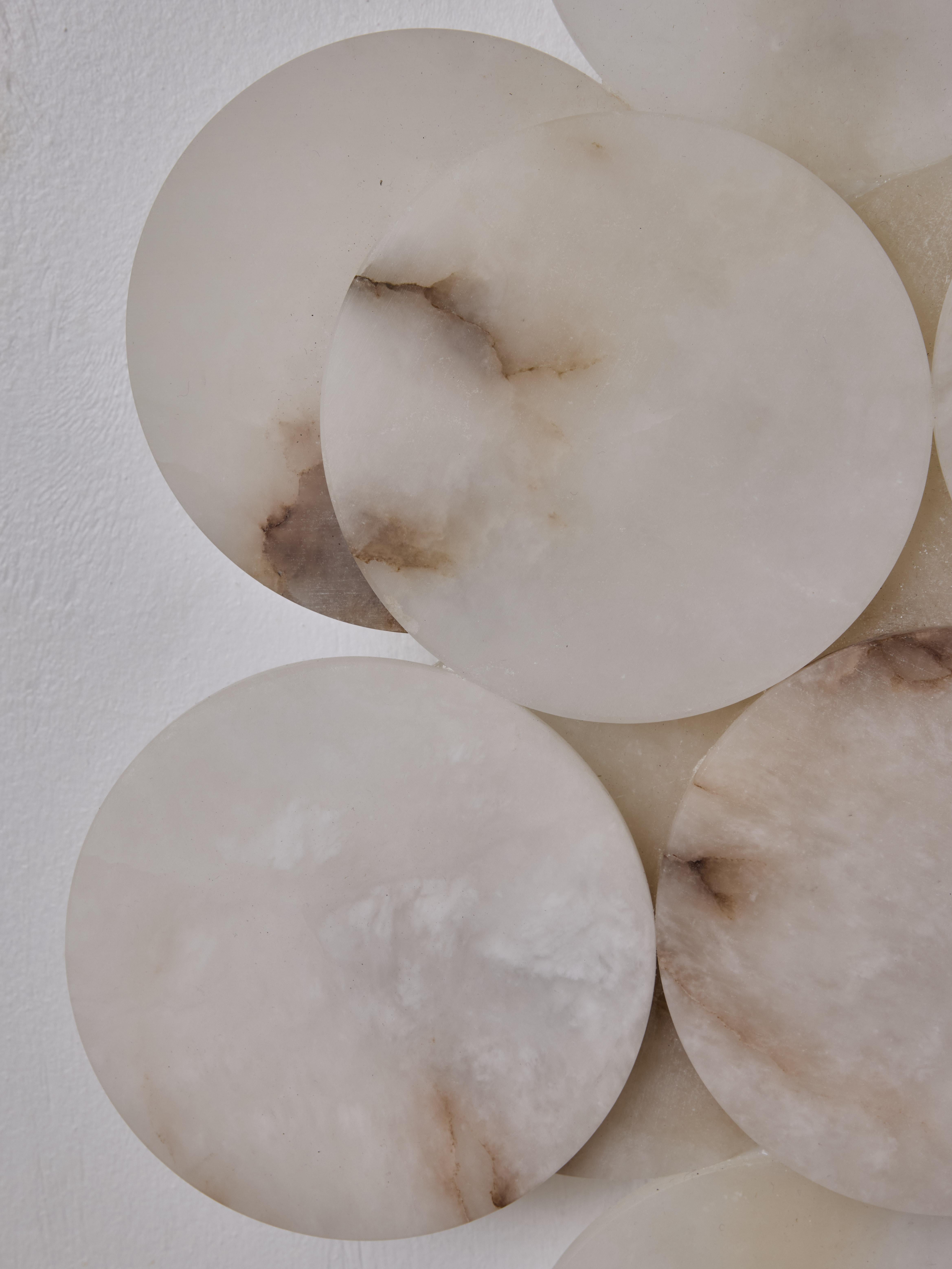 Wandleuchter „Tiles 2“ aus Alabaster von Studio Glustin (Französisch) im Angebot