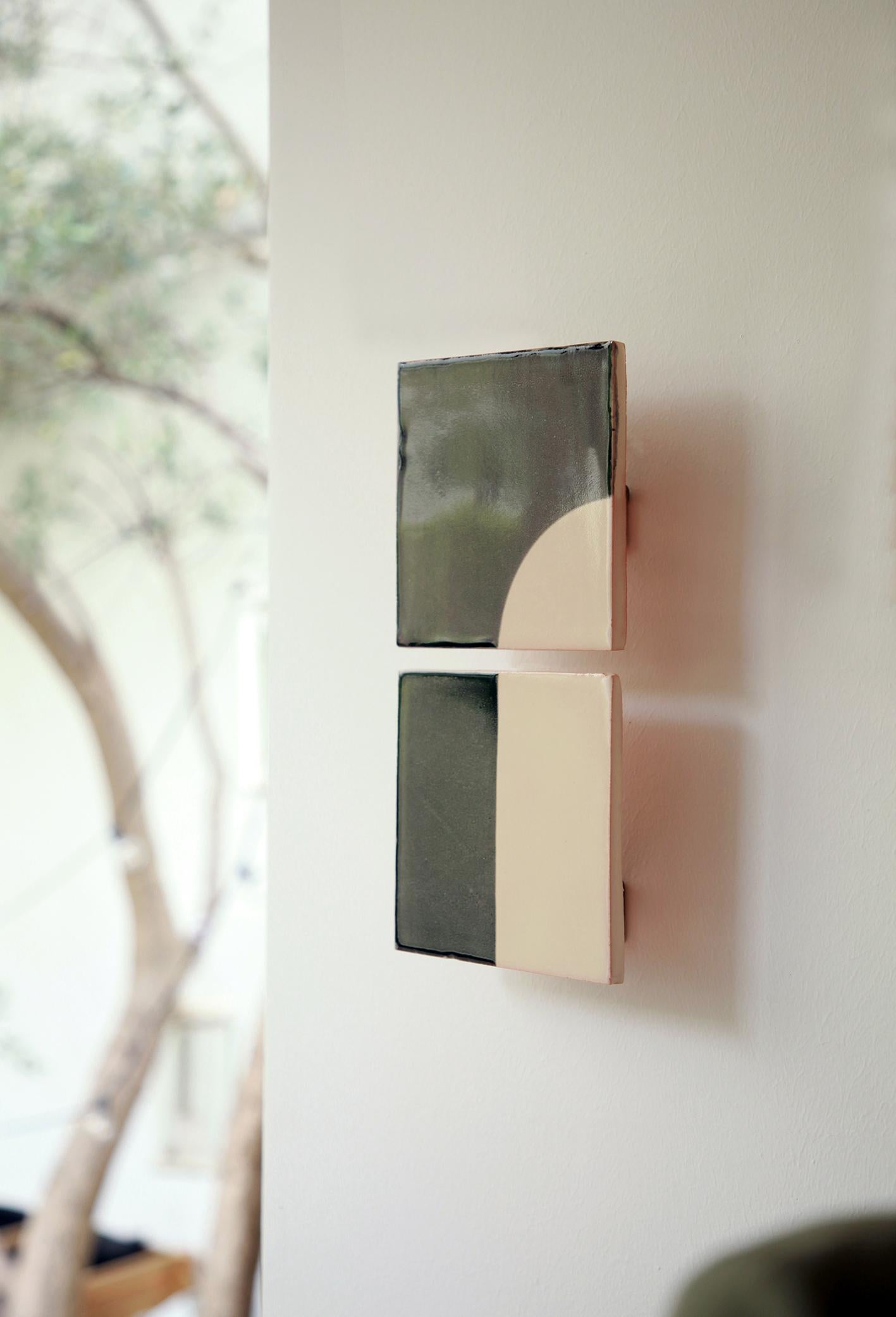 Aplique decorativo de cerámica gris Tiles Door by Violaine d'Harcourt Posmoderno en venta