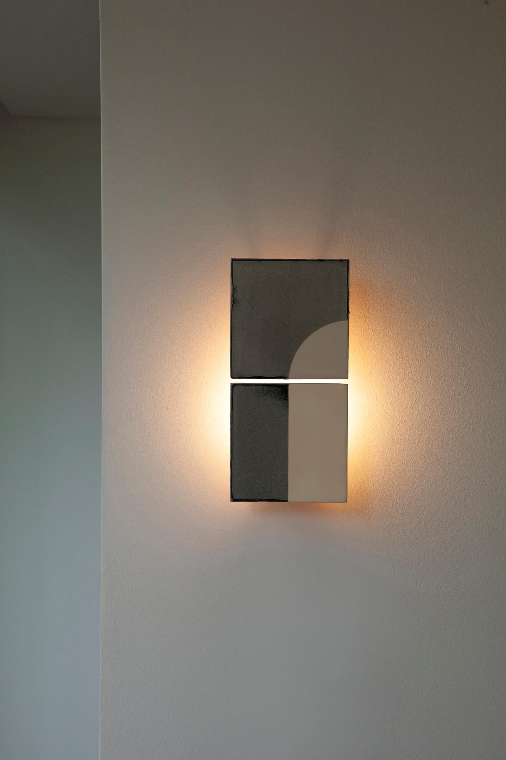 Aplique decorativo de cerámica gris Tiles Door by Violaine d'Harcourt Portugués en venta