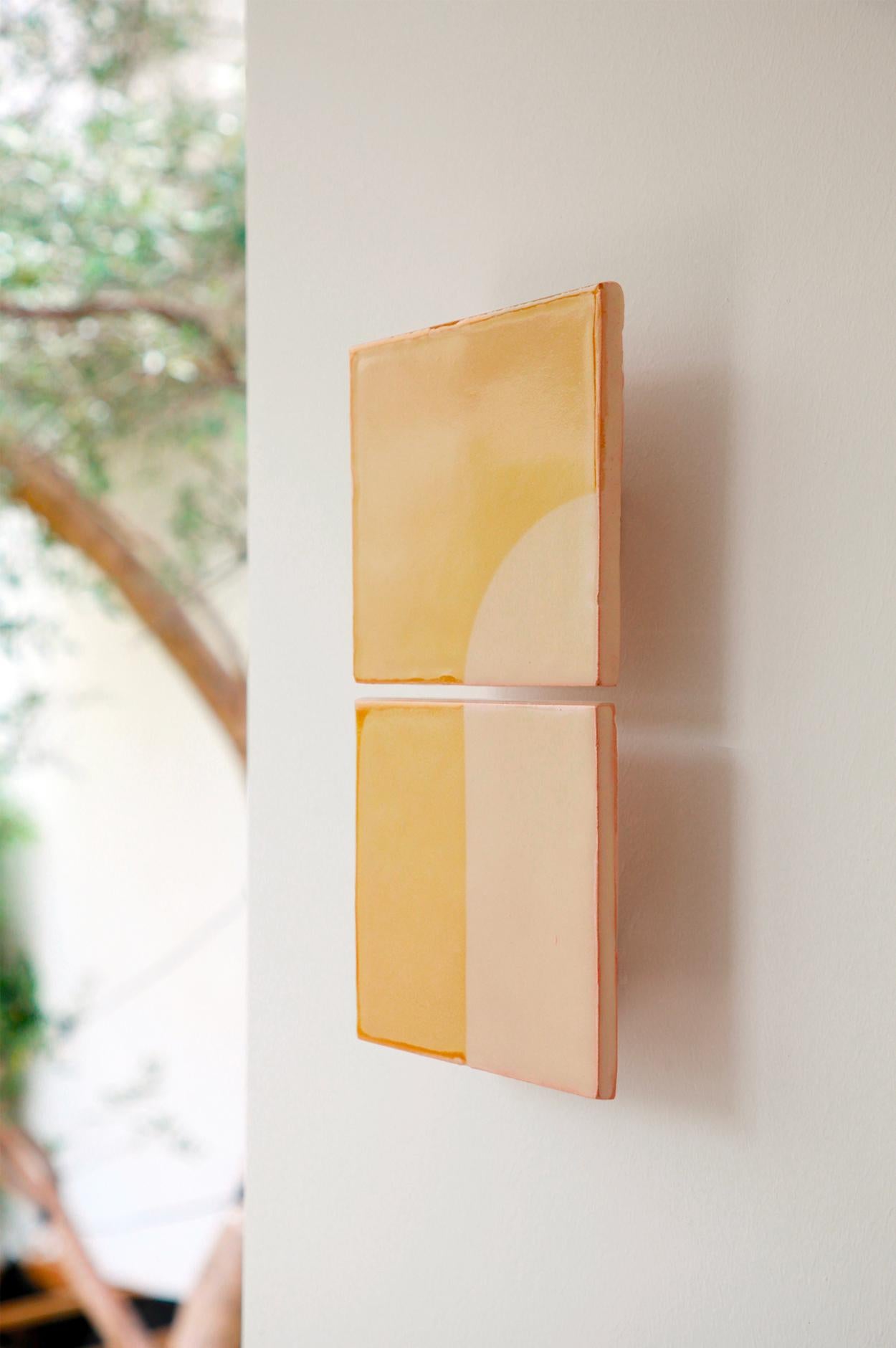 Autre Lampe murale décorative en céramique jaune Tiles Door par Violaine d'Harcourt en vente