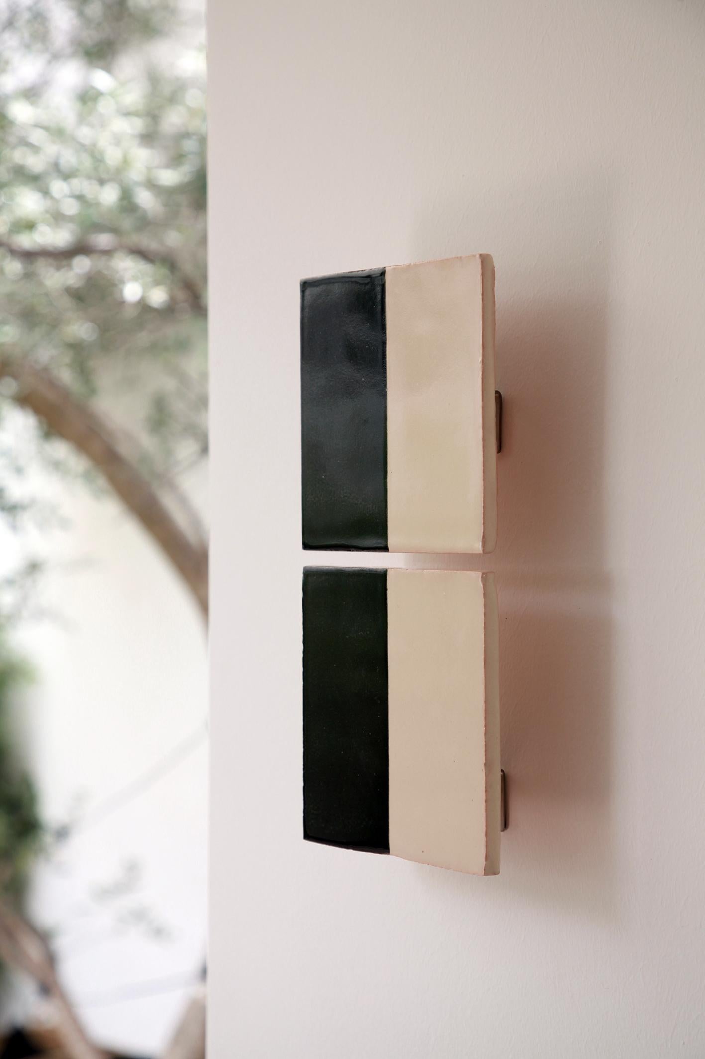 Postmoderne Applique décorative en céramique noire de Tiles Line par Violaine d'Harcourt en vente