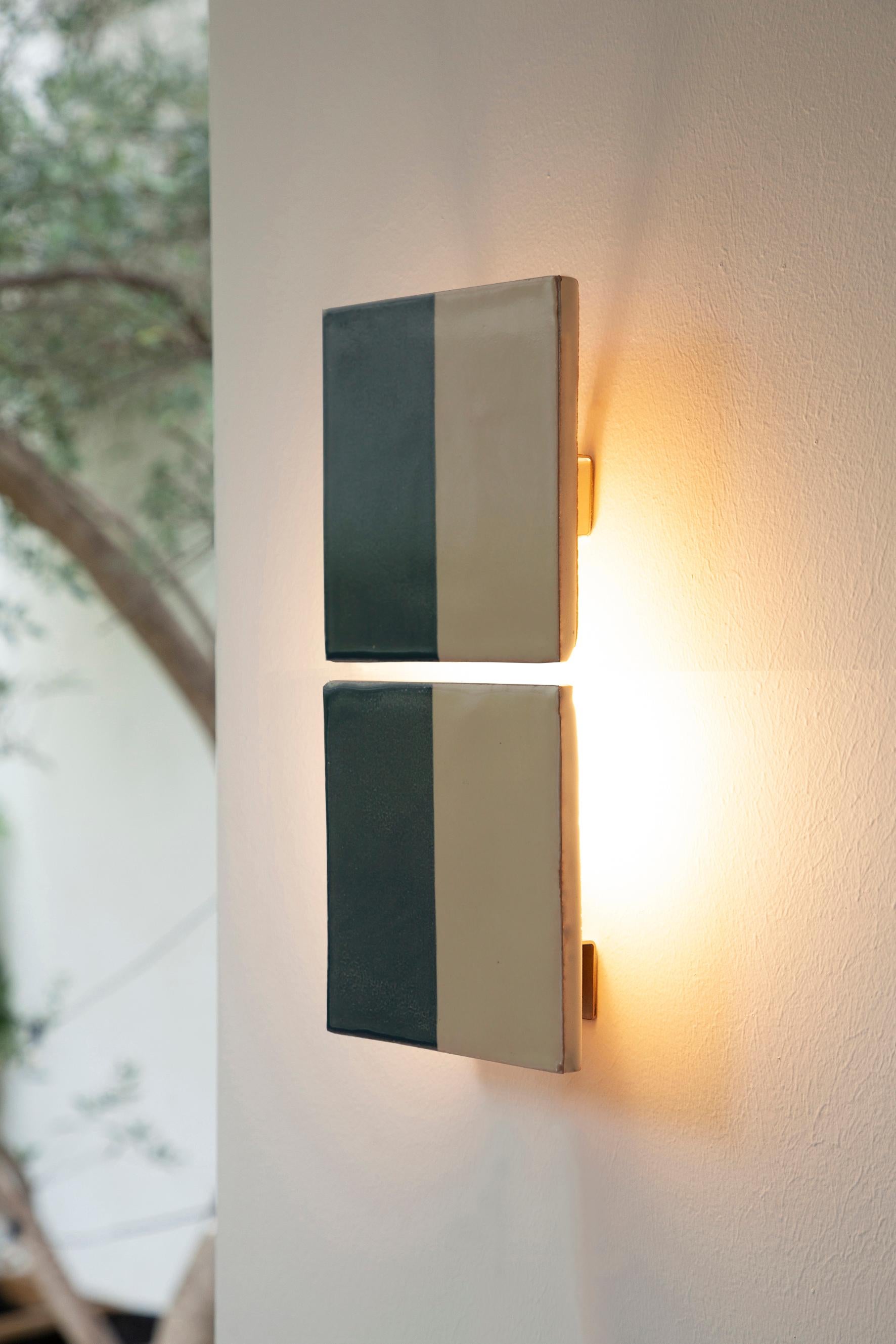 Portugais Lampe murale décorative en céramique bleue Tiles Line by Violaine d'Harcourt en vente