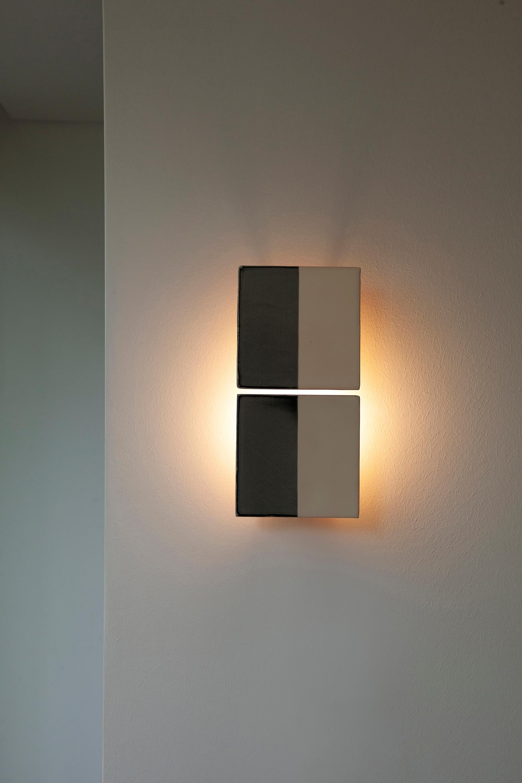Portugais Lampe murale décorative en céramique grise Tiles Line par Violaine d'Harcourt en vente