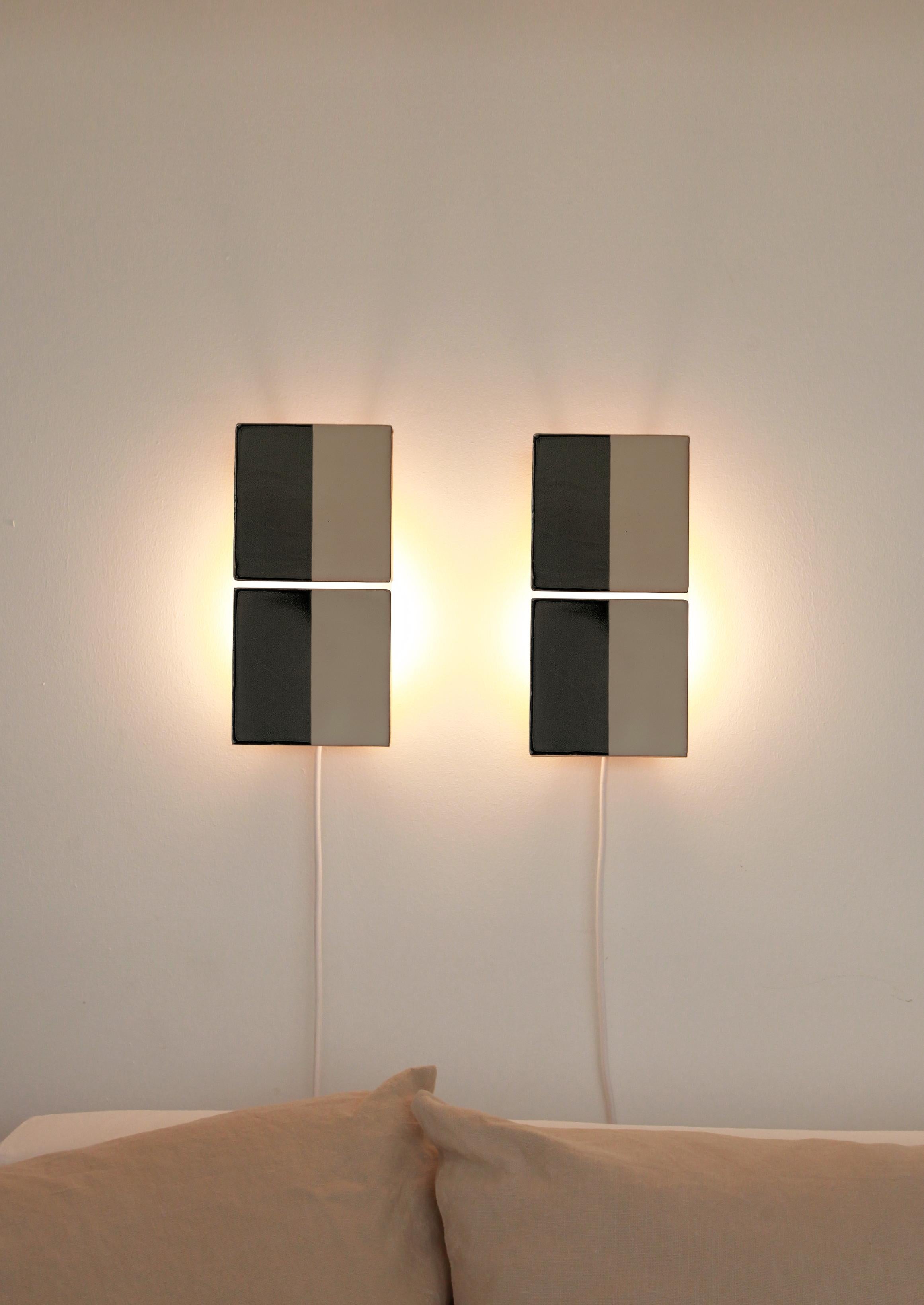 XXIe siècle et contemporain Lampe murale décorative en céramique grise Tiles Line par Violaine d'Harcourt en vente