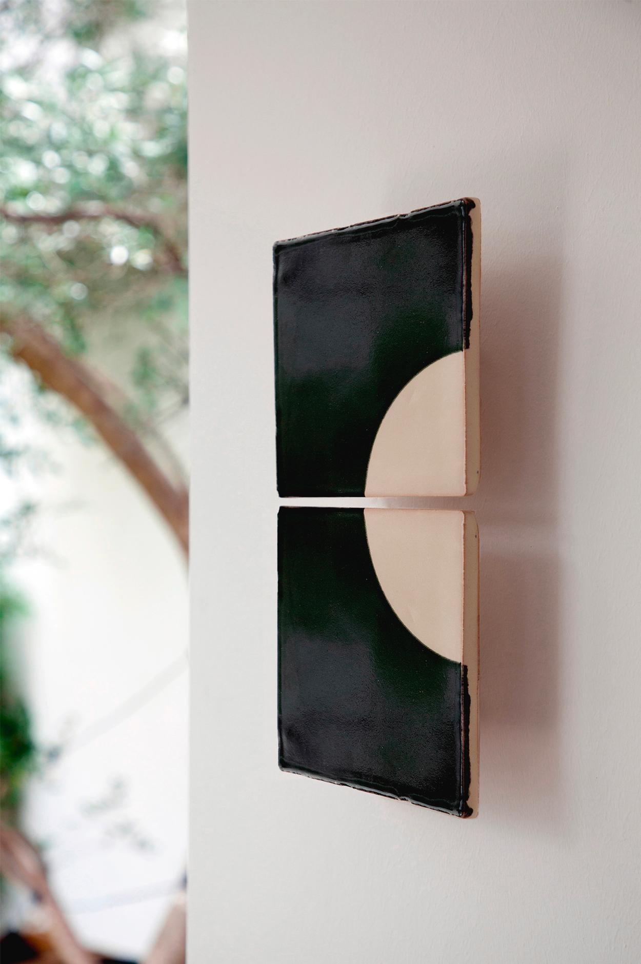 Lámpara de pared decorativa de cerámica negra Tiles Moon de Violaine d'Harcourt Otro en venta