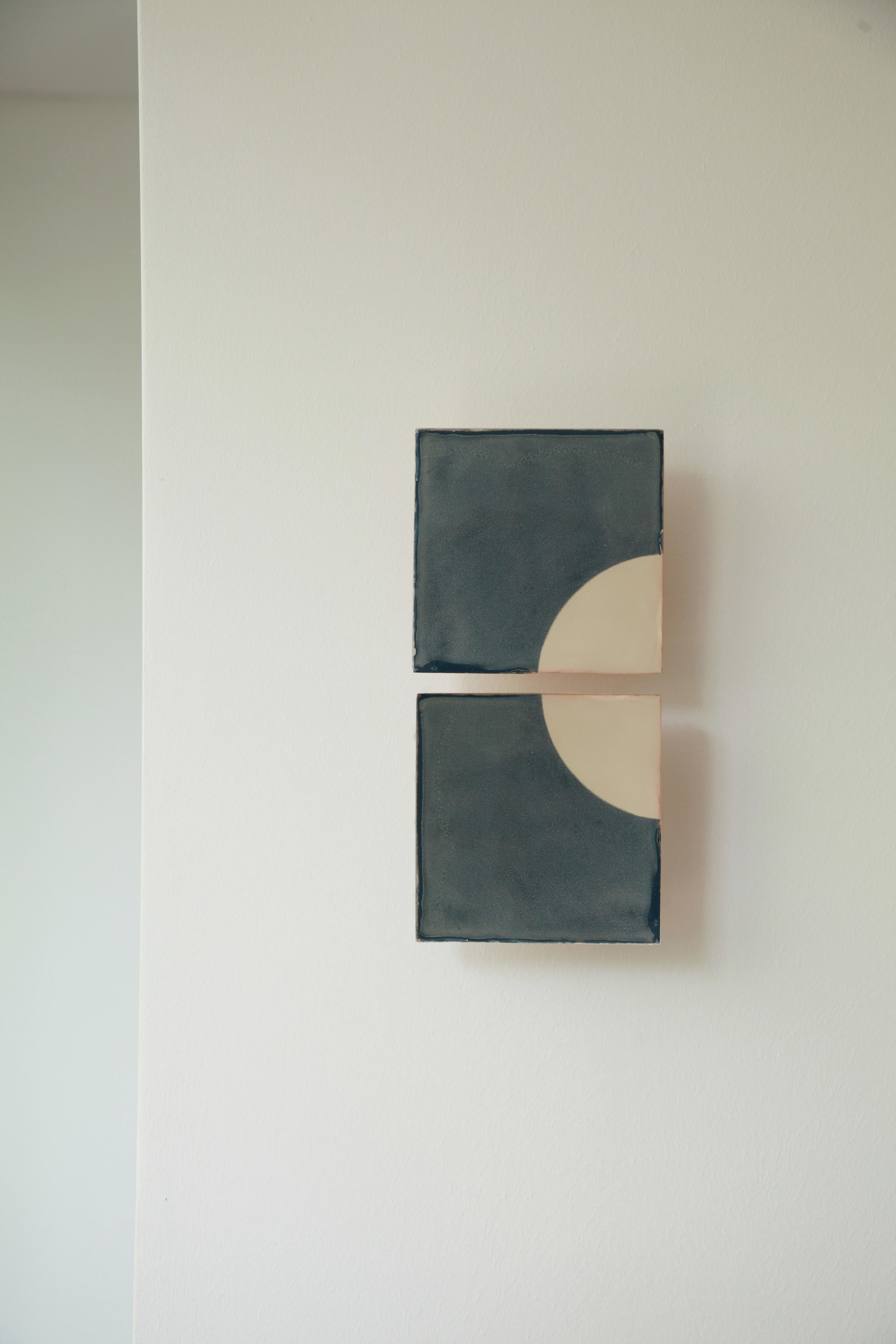 XXIe siècle et contemporain Lampe murale décorative en céramique Tiles Moon Cream par Violaine d'Harcourt en vente