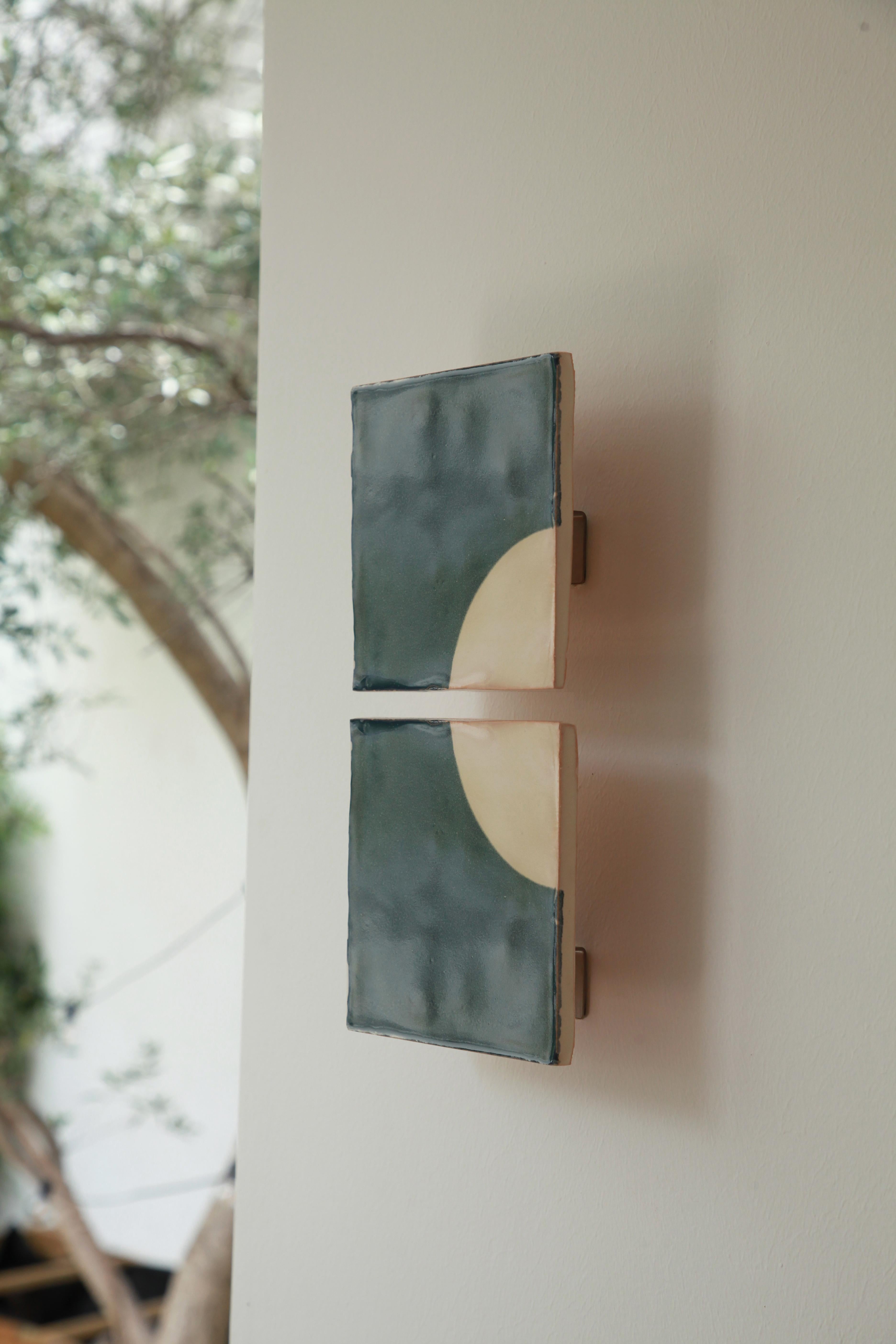 Céramique Lampe murale décorative en céramique Tiles Moon Cream par Violaine d'Harcourt en vente