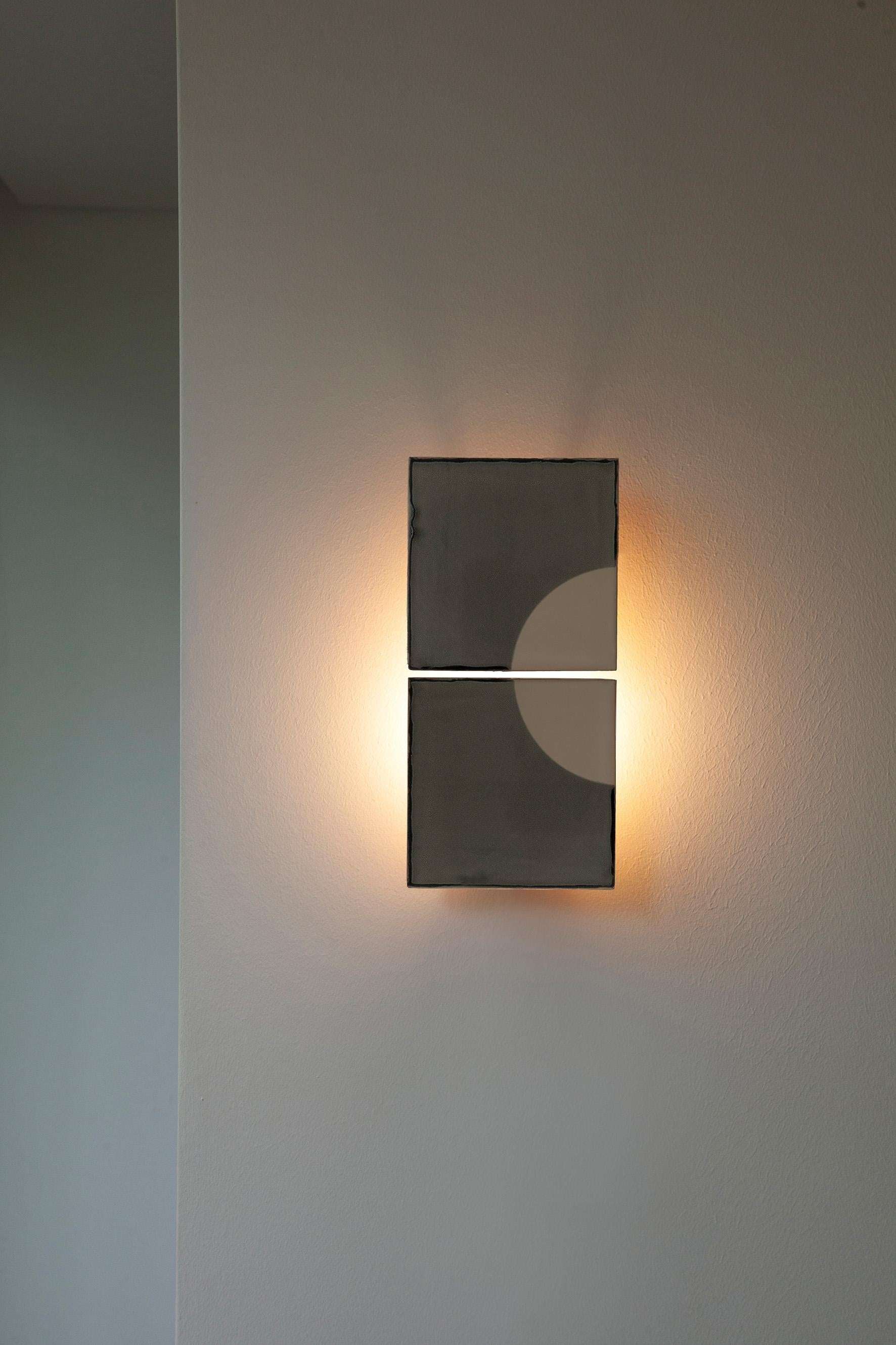 Lampe murale décorative jaune lune de Violaine d'Harcourt en vente 1