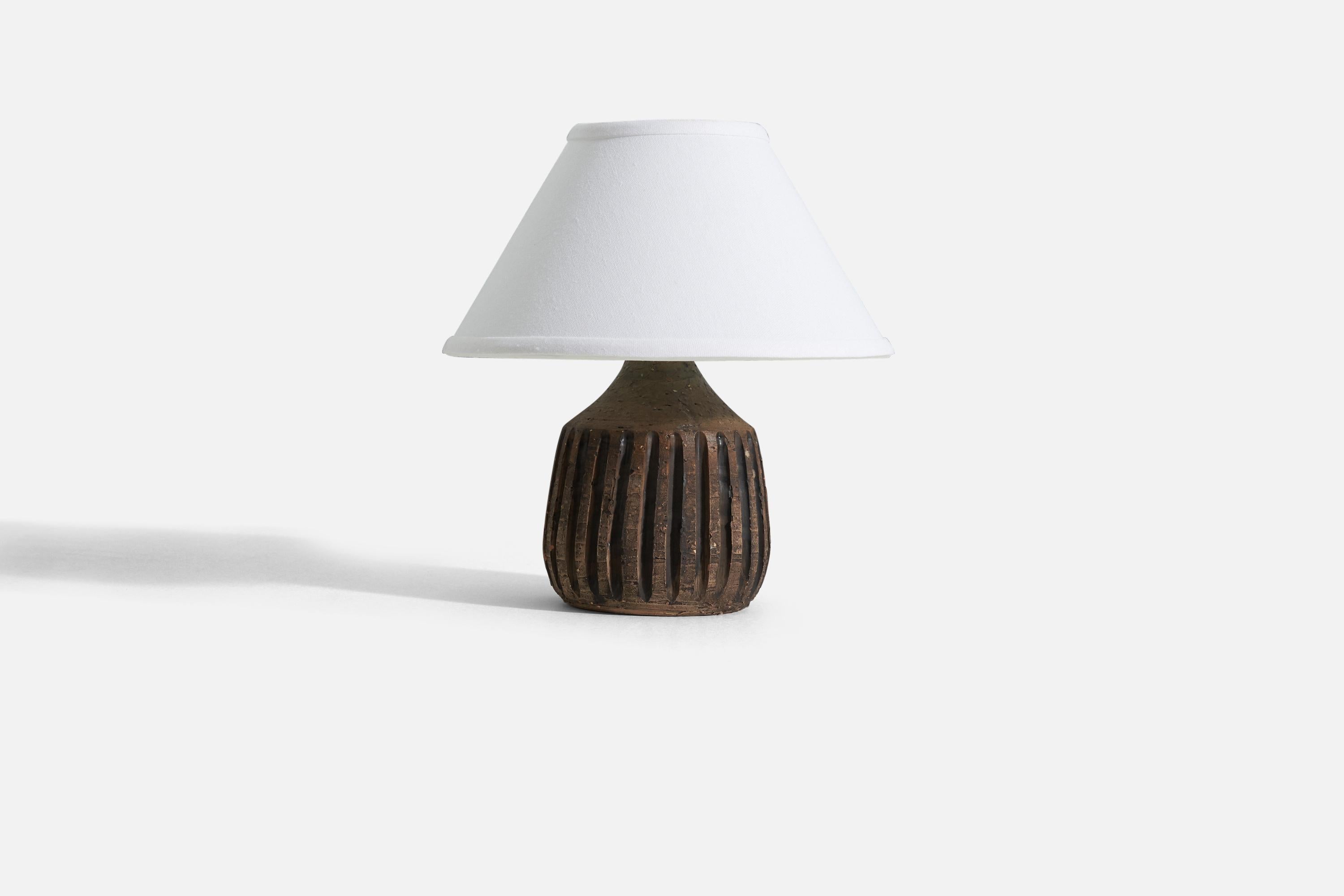 A brown-painted stoneware table lamp with fluted detailing, by Tilgmans Keramik, 1950s. 

Measurements listed are of the lamp itself. Sold without lampshade.
For reference:
Measurements of shade (inches) : 4.5 x 10.25 x 6 (T x B x S)
Overall