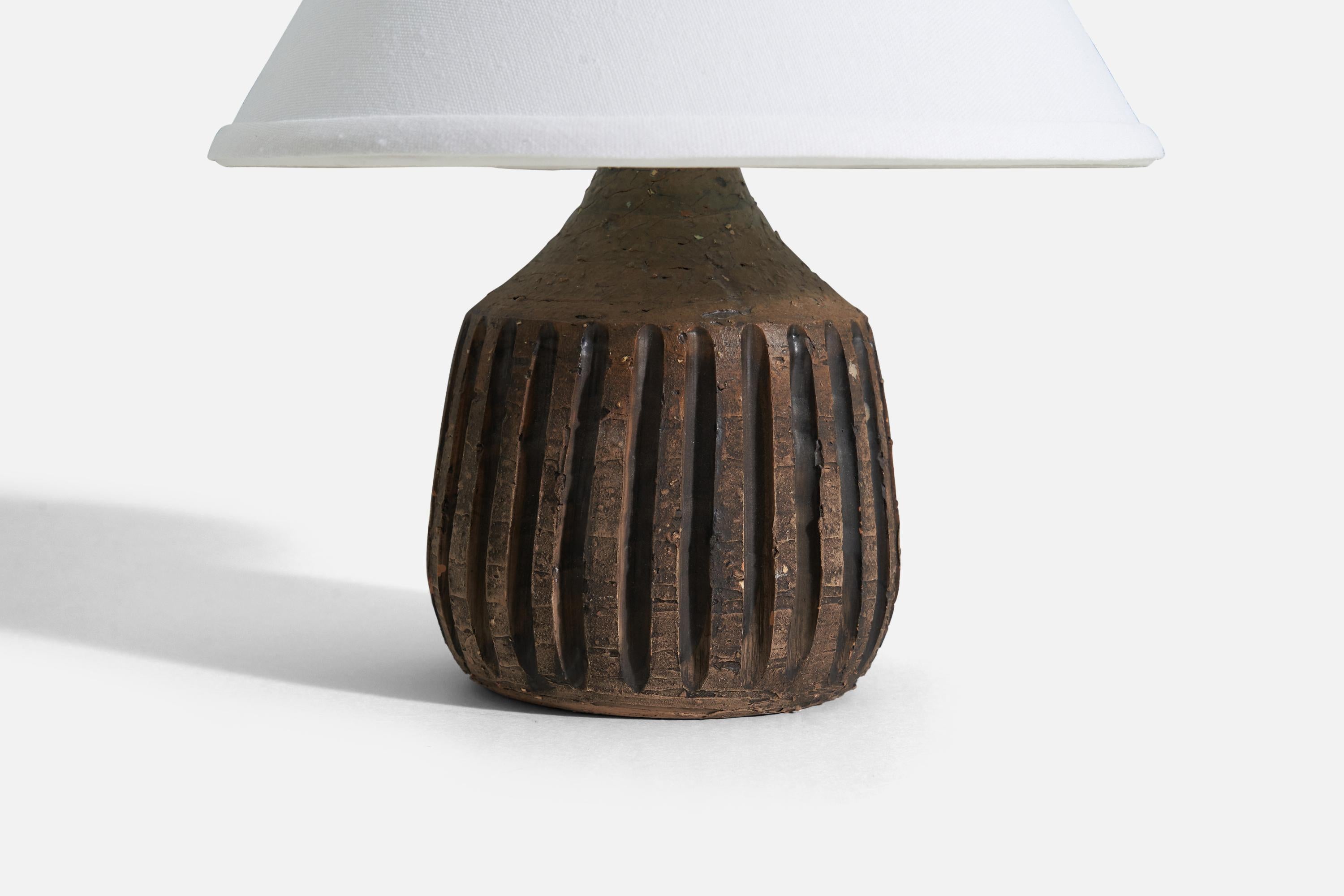 stoneware fluted table lamp with raffia shade
