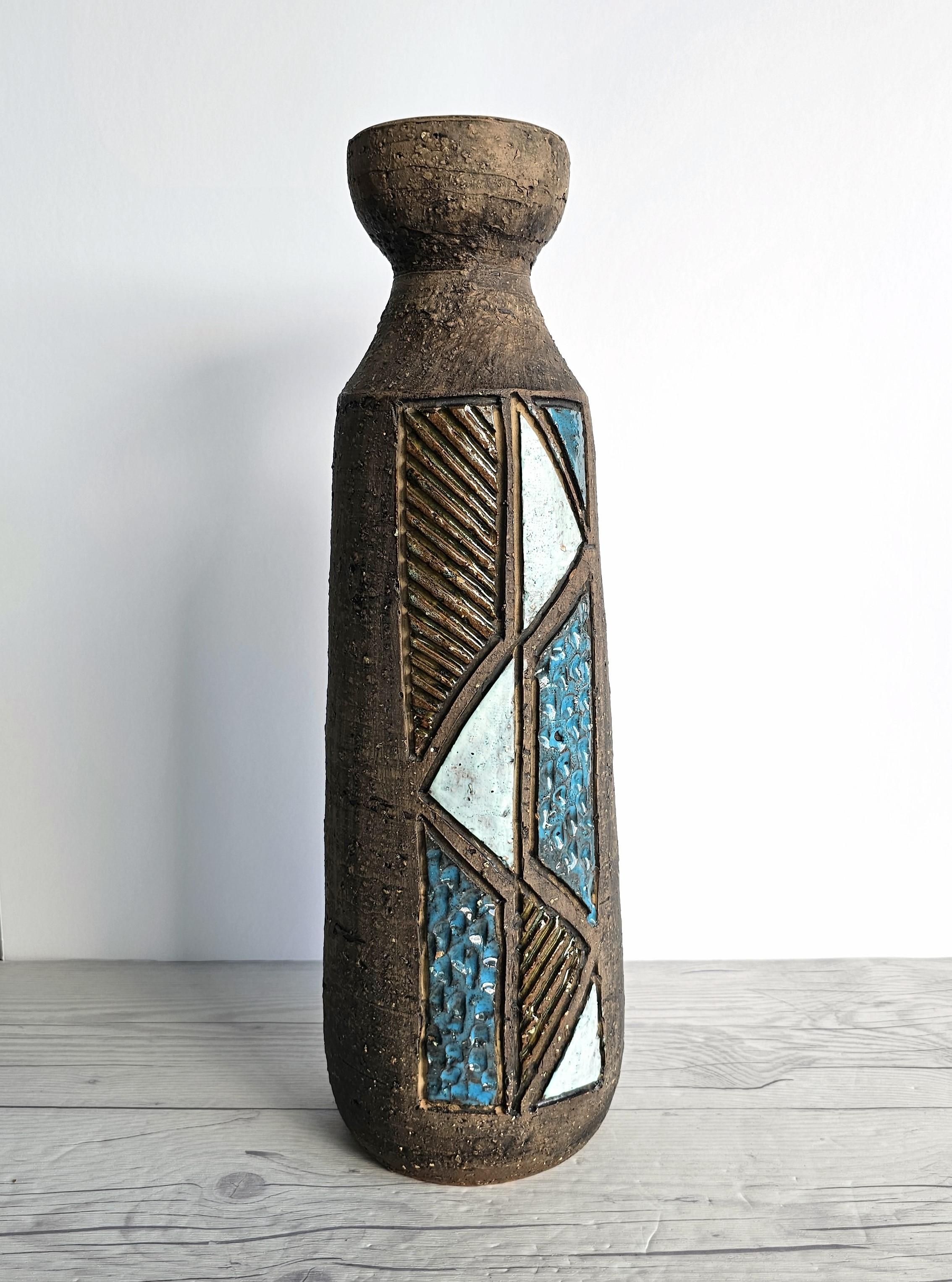 Tilgmans Keramik, Swedish Midcentury Modernist Sgraffito Sculptural Bottle Vase In Good Condition For Sale In Frome, GB