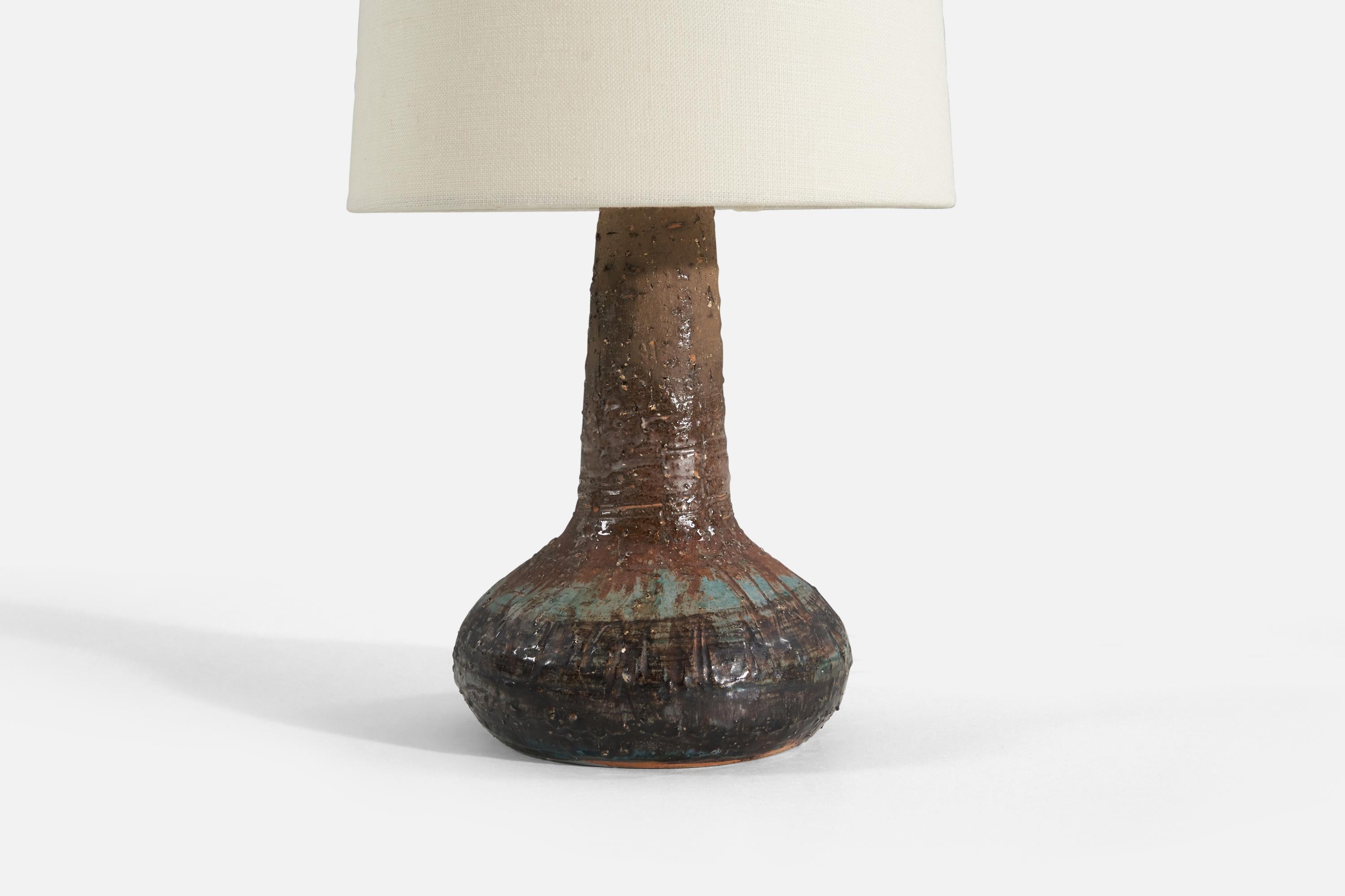 Tilgmans Keramik, Table Lamp, Glazed Incised Stoneware, Sweden, 1960s In Good Condition For Sale In High Point, NC