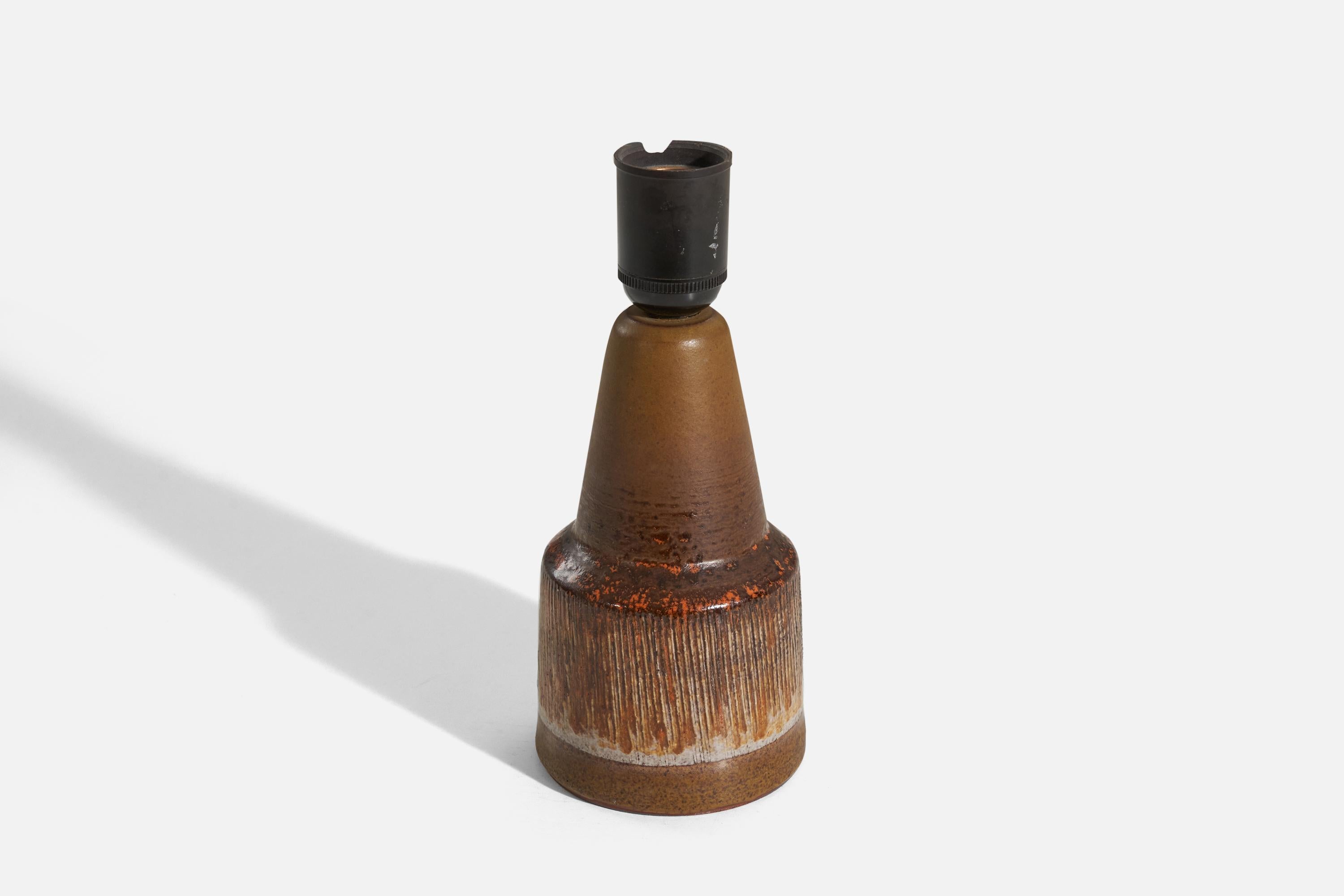 Tilgmans Keramik, Tischlampe, glasiertes Steingut, Schweden, 1960er Jahre im Zustand „Gut“ im Angebot in High Point, NC