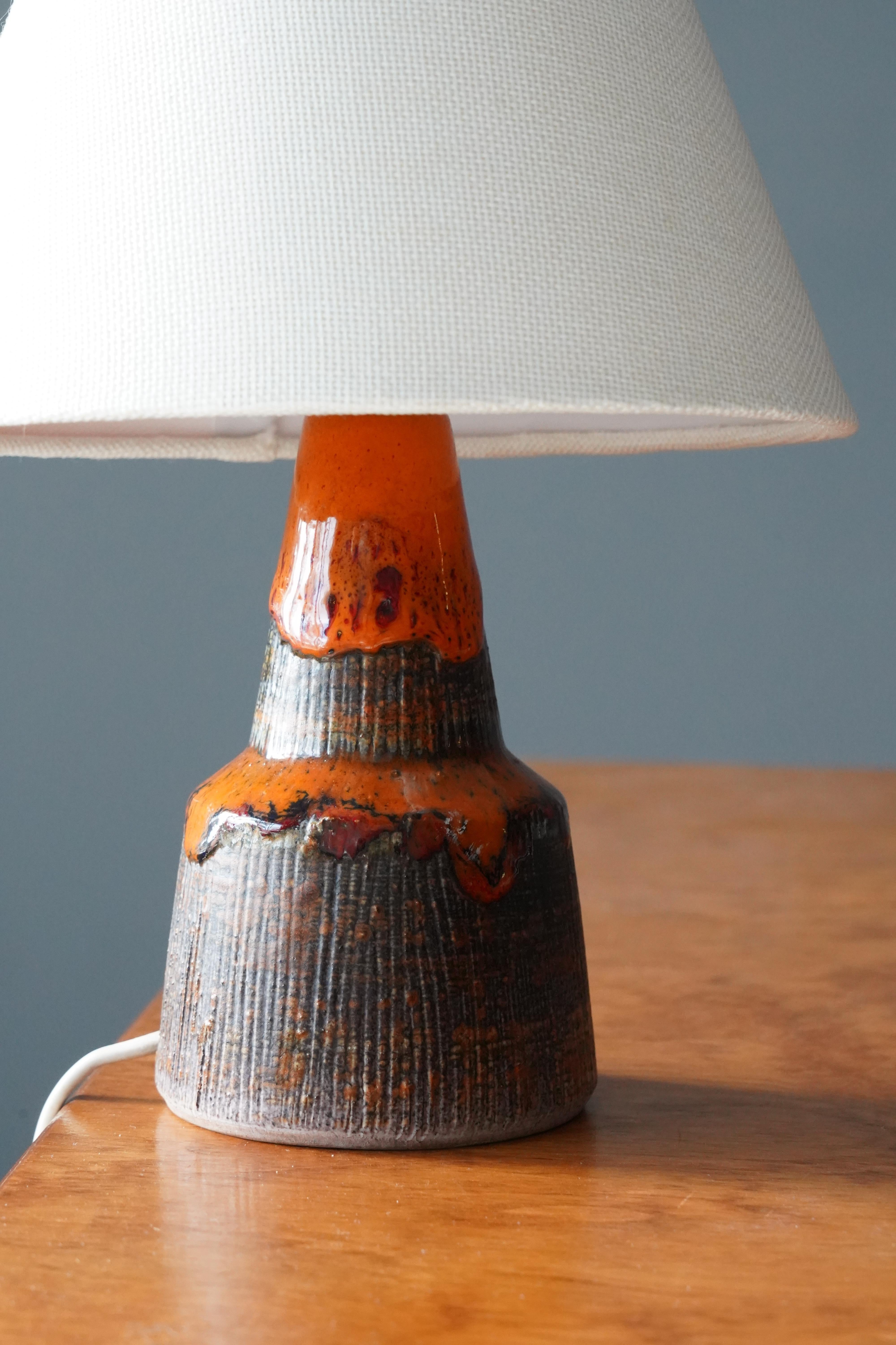 Tilgmans, Table Lamp, Brown Red Glazed Incised Stoneware, Sweden, 1960s In Good Condition In High Point, NC