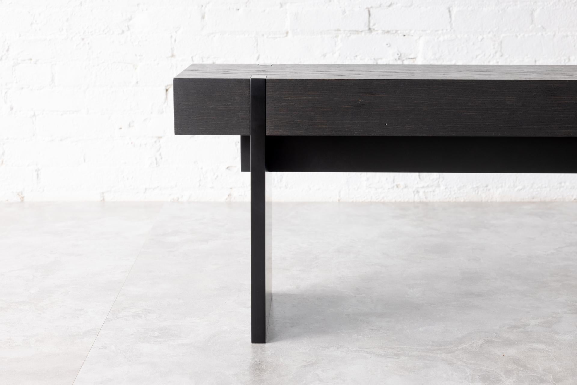 Noyer Banc en chêne noir Tillikum par Autonomous Furniture en vente