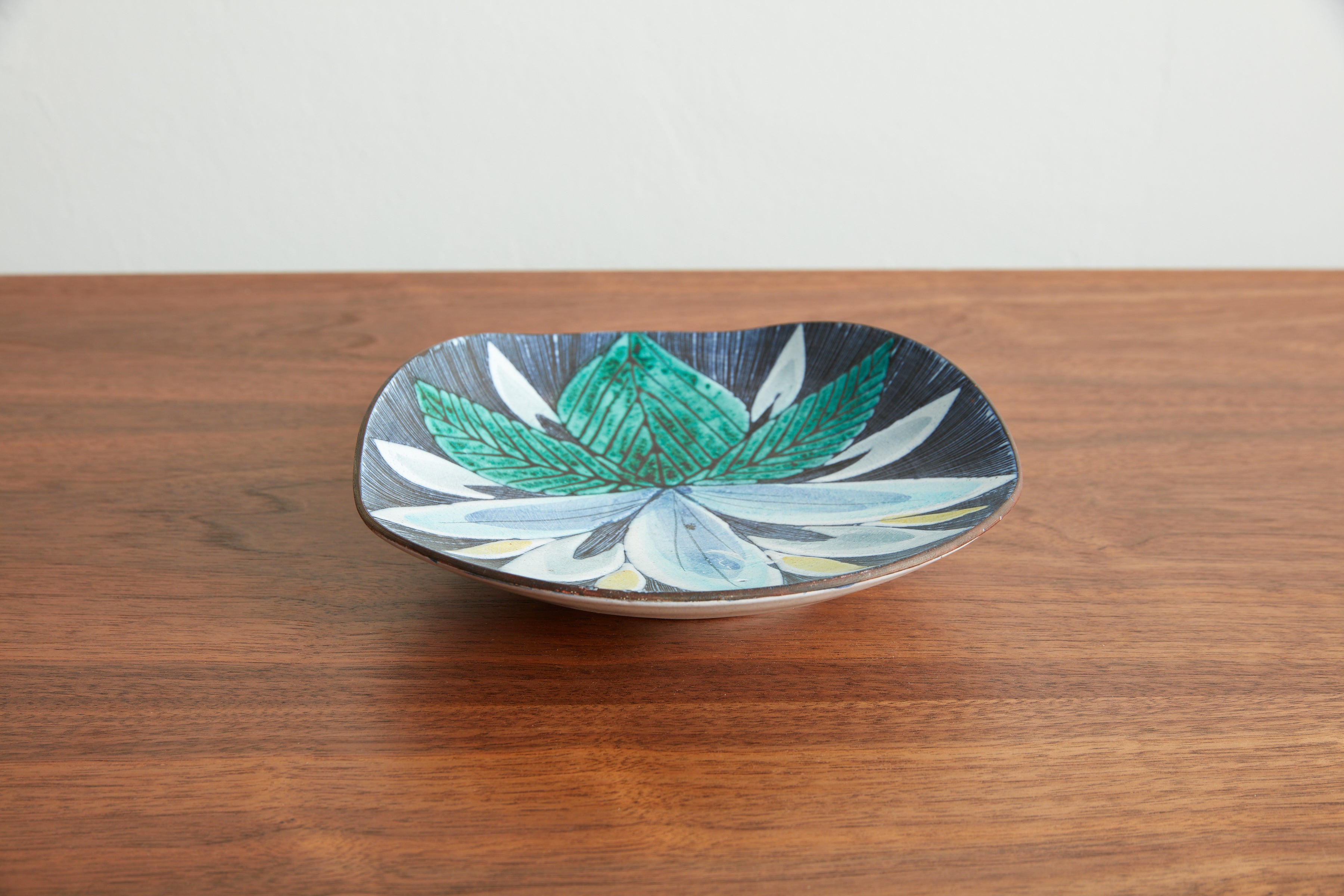 1950s Vintage ceramic dish by Swedish artist Mari Simmulson (signed)
Beautifully painted with lotus flower.
