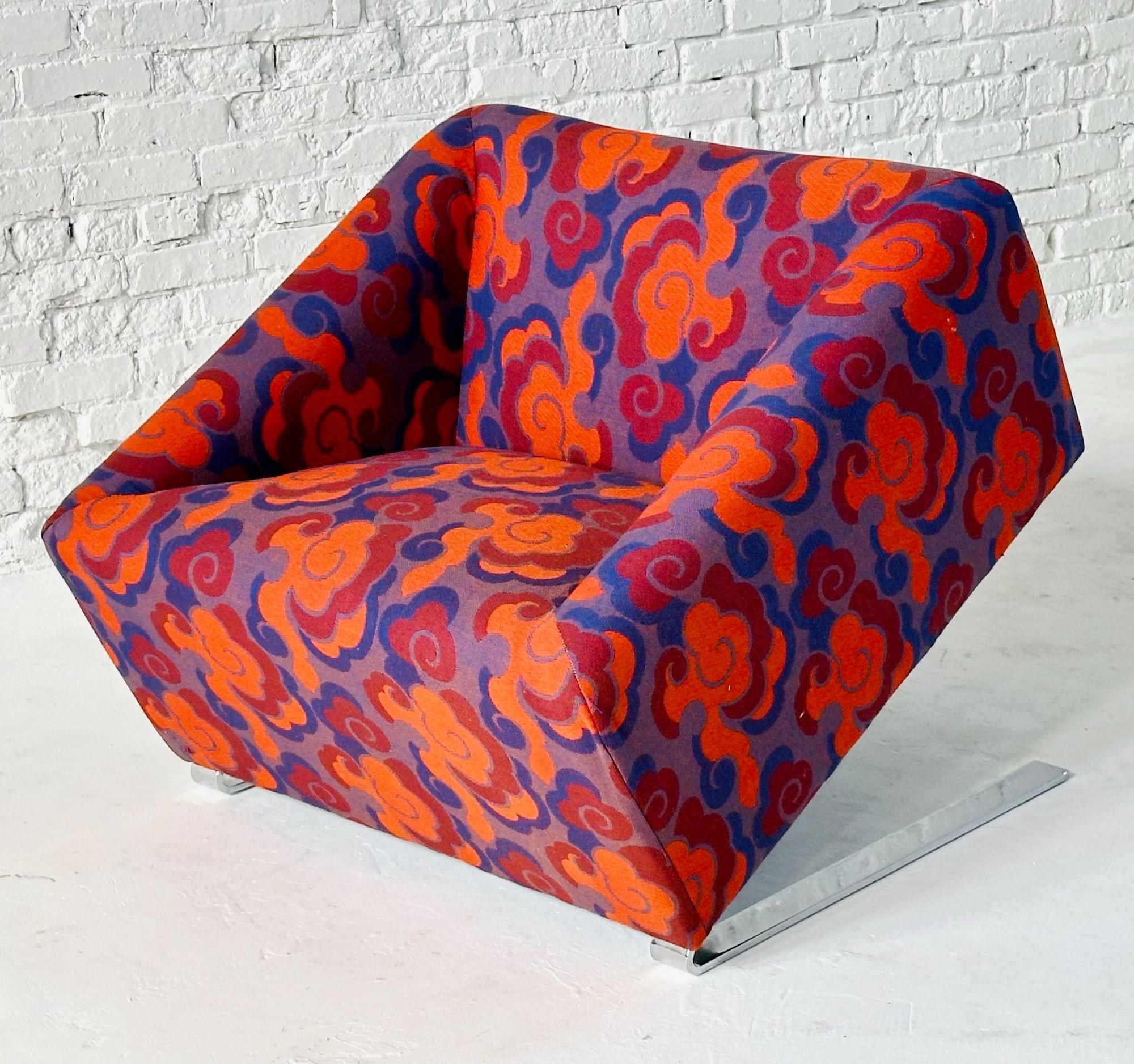 Gekippter Sessel mit Verner Panton-Polsterung, 1960.  Neu gepolstert.
Maße 29