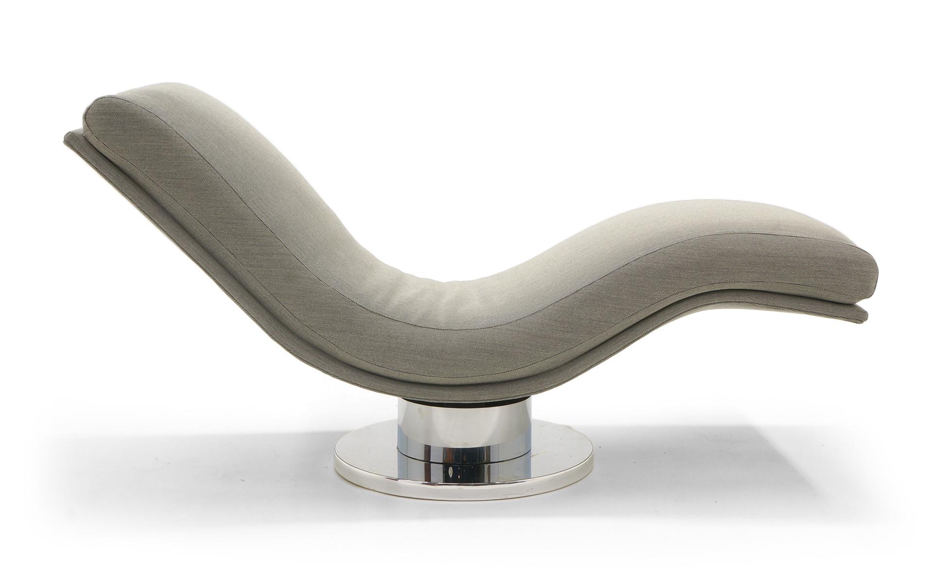 Milo Baughman for Thayer Coggin wave chaise. Expertly restored and reupholstered in Maharam light gray / grey steel cut trio fabric. So beautiful and comfortable.