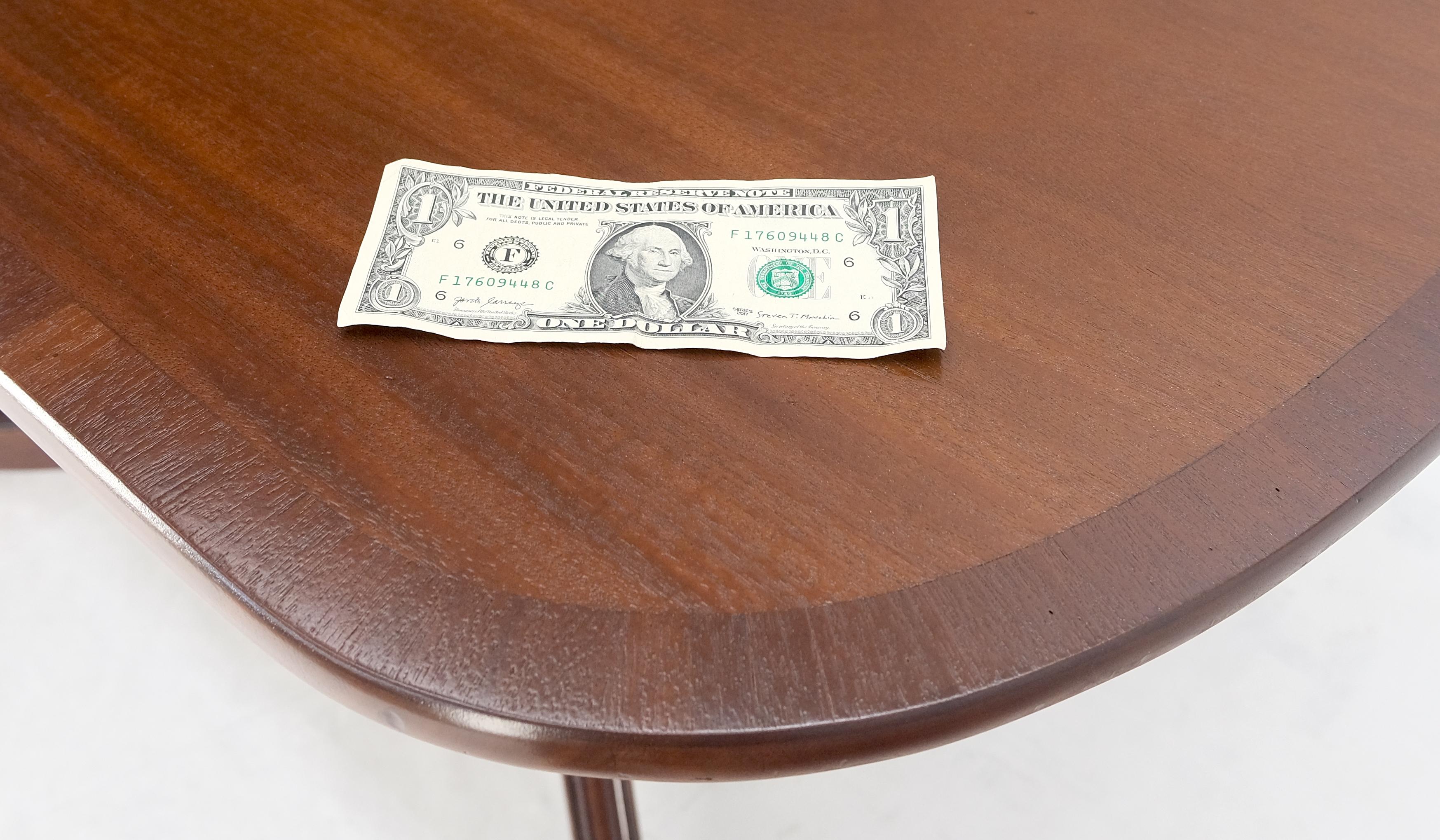 Regency Table de salle à manger à plateau basculant en acajou bagué Base sculptée sur roulettes en laiton MINT en vente
