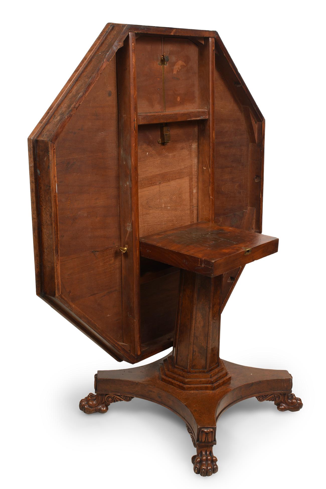 Tilt- top Breakfast table; William IV, England, c. 1835. In Fair Condition For Sale In MADRID, ES