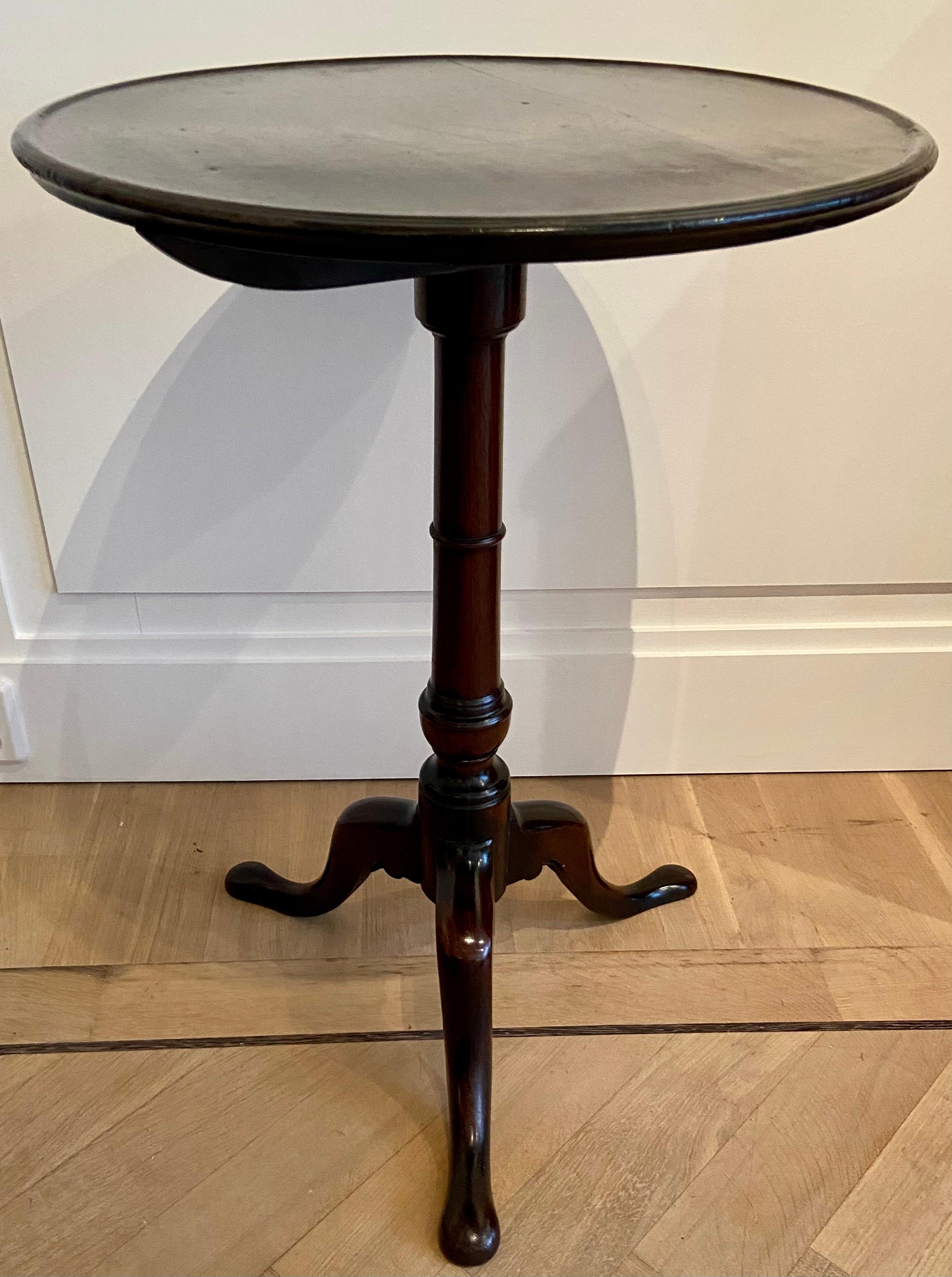 Hand-Carved Tilt top table in red walnut For Sale
