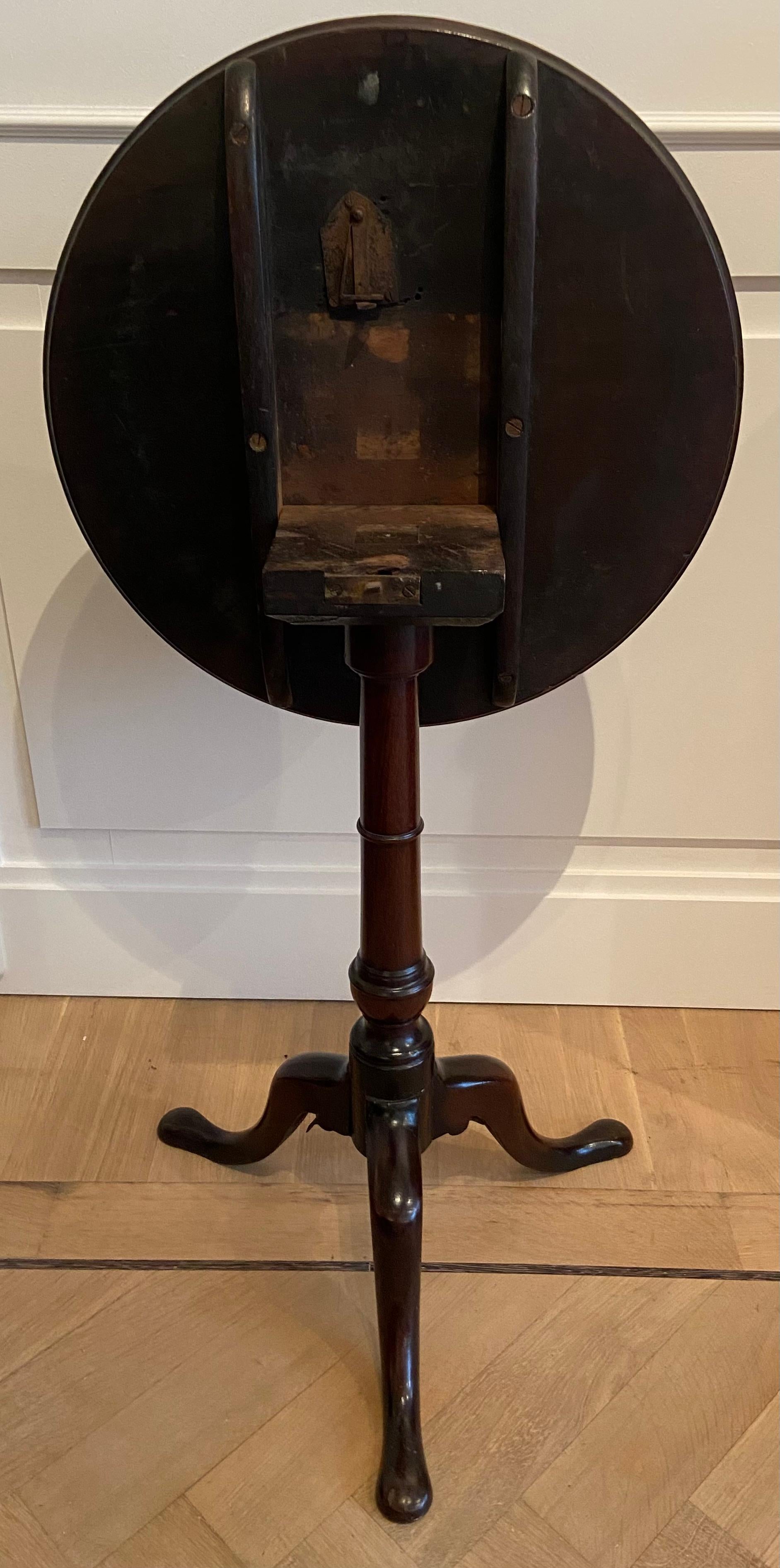 19th Century Tilt top table in red walnut For Sale