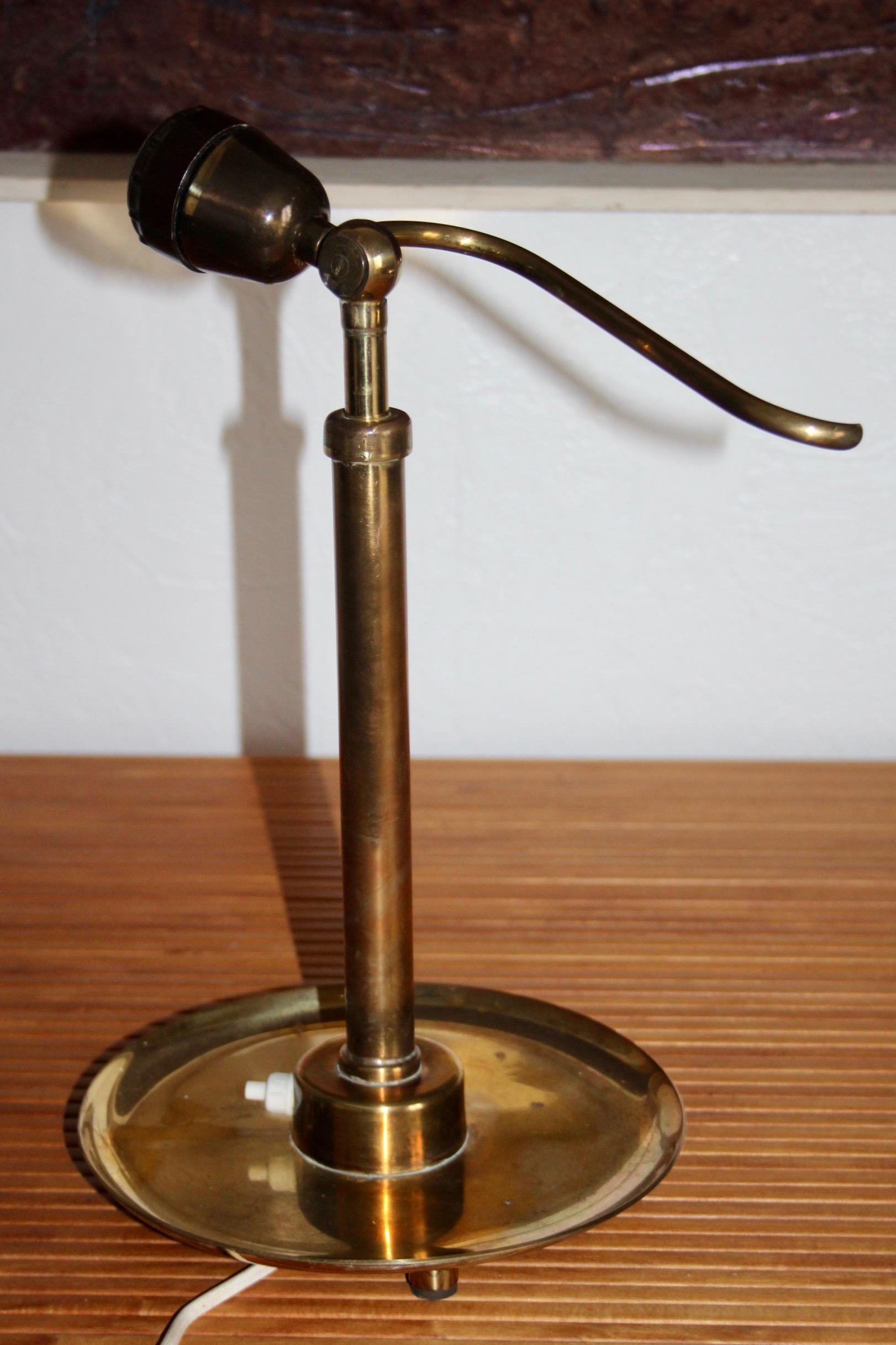lampe en laiton inclinable en vente 4