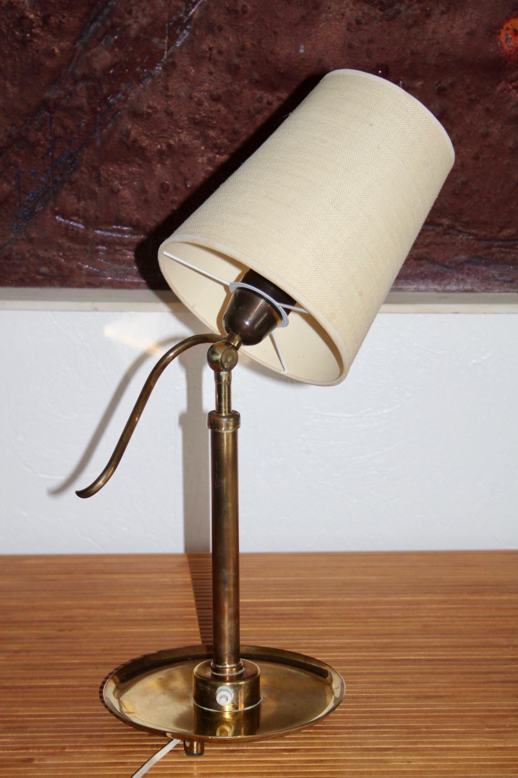 lampe en laiton inclinable en vente 5