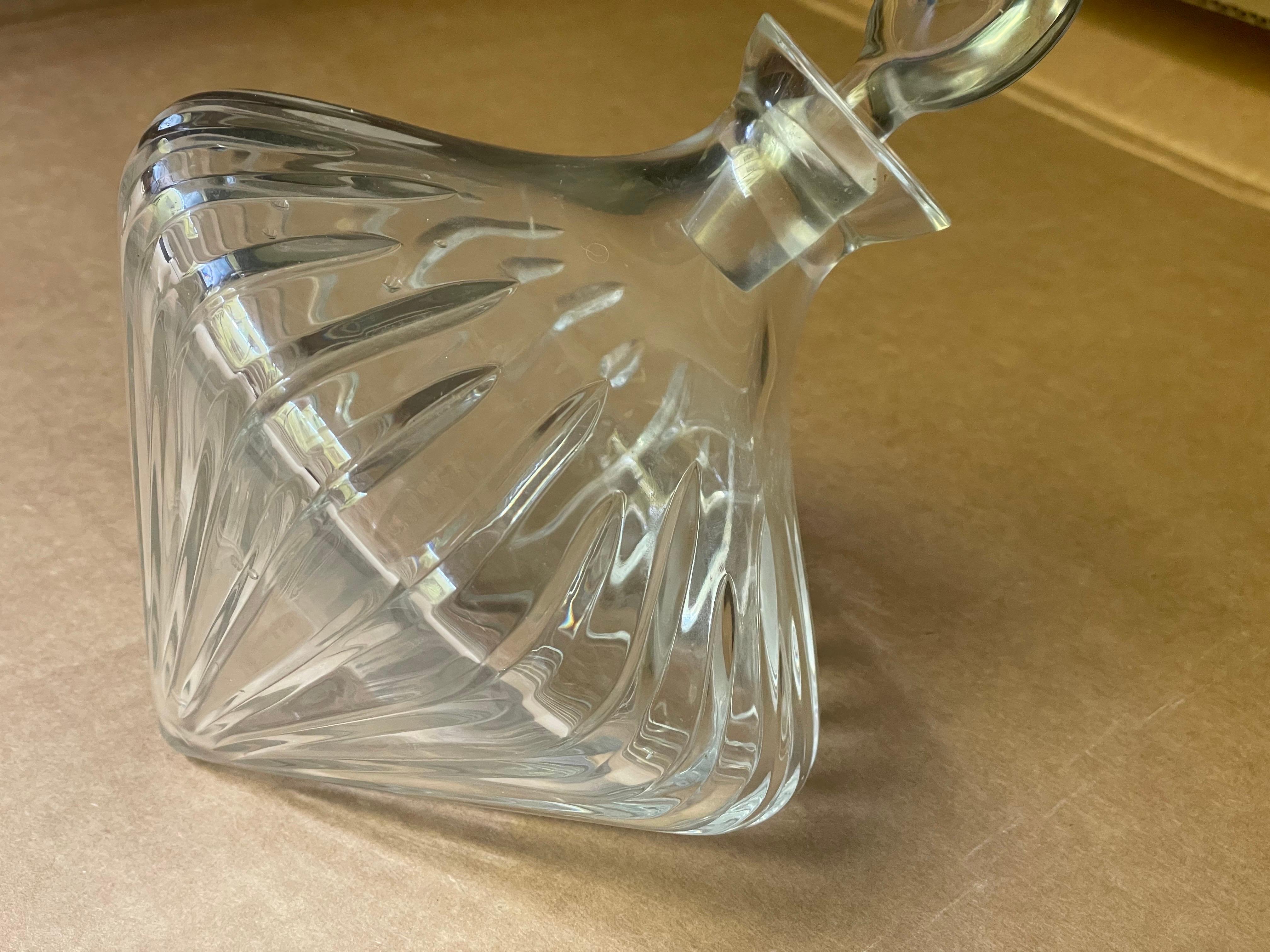Decantador Inclinado de Cristal Transparente 32 Fl Oz Vino Espirituoso siglo XX en venta