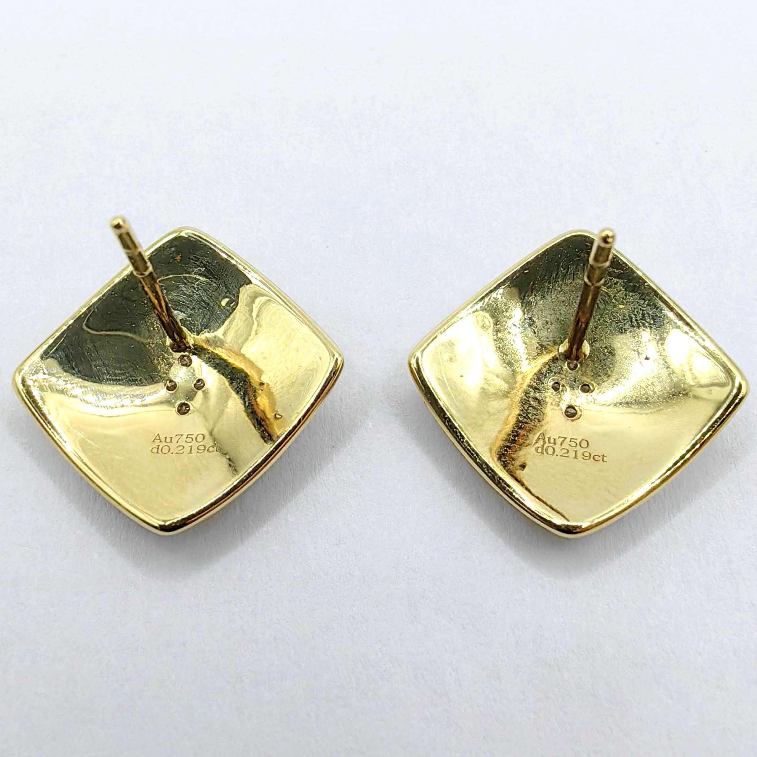 Boucles d'oreilles en or jaune 18 carats avec diamants taillés en rond, finition brossée en vente 5