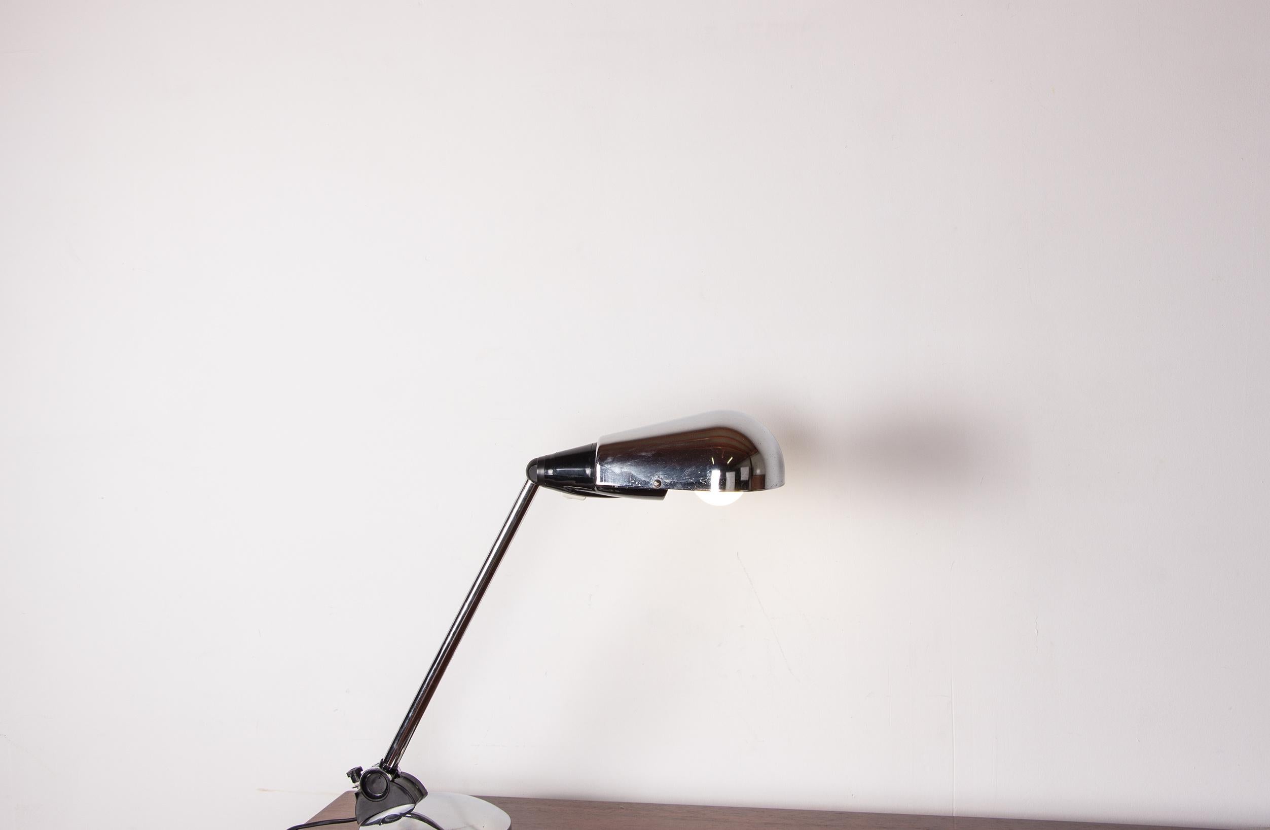 Lampe de bureau inclinable en métal chromé de Marina Malabotti 1960. en vente 4