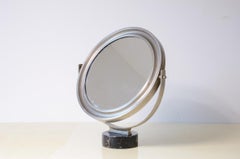 Kippbarer Tischspiegel aus Stahl mit Marquinia-Marmorsockel von Artemide