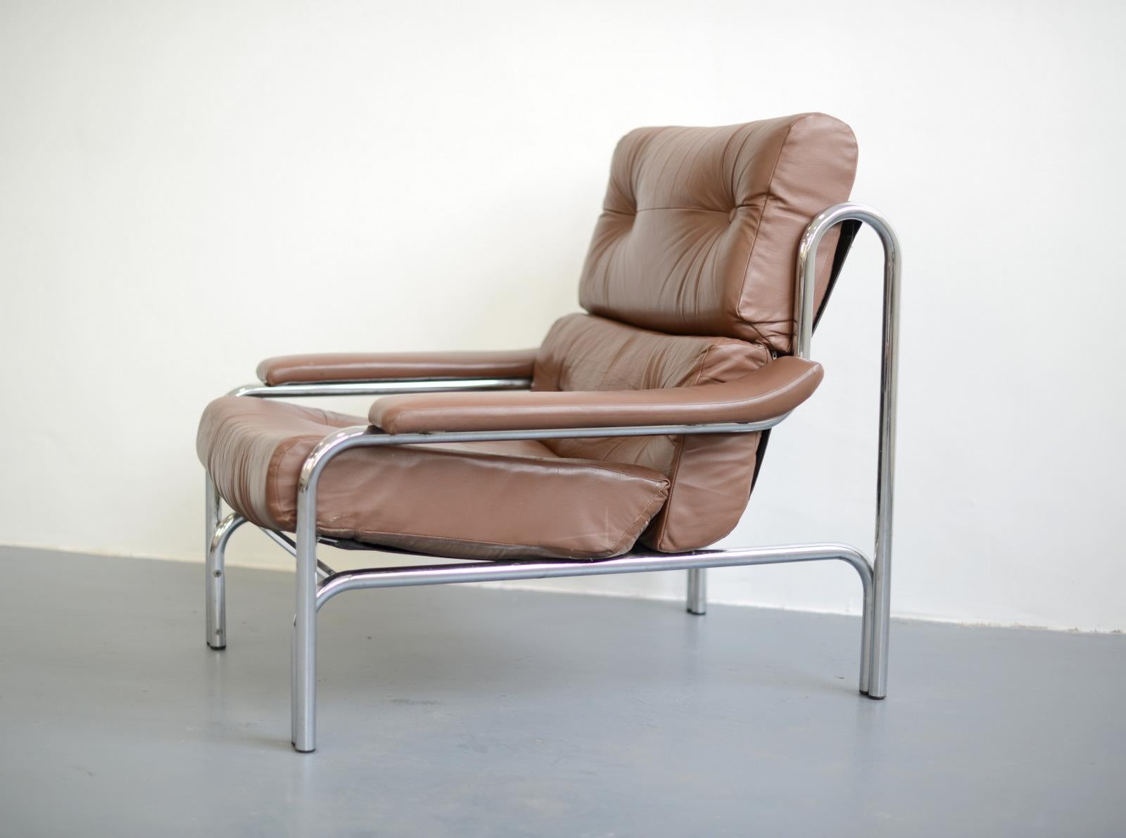 Tim Bates for Pieff lounge chair, circa 1970s.

- Chromed tubular steel frame
- Quality button back leather seat and back rest
- Sprung rubber diaphragm made by Pirrelli
- Designed by Tim Bates
- Made by Pieff
- English ~ 1970s
- 88cm wide x