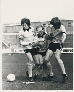 Elton John en un partido de fútbol, camisetas del Watford FC, 1973