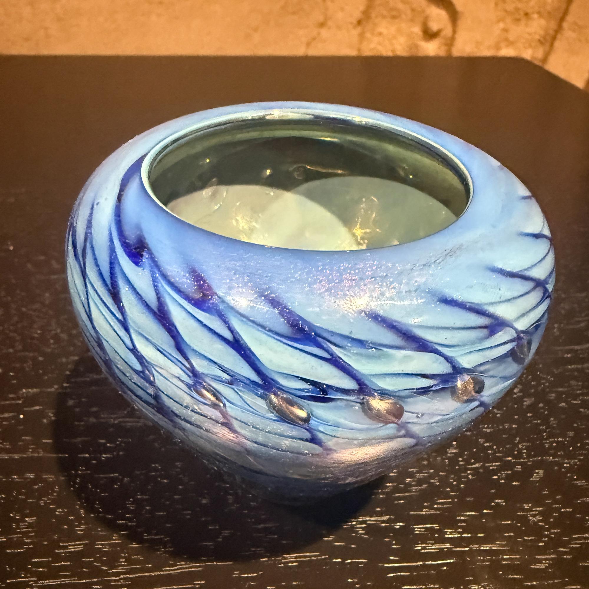 Tim Lazer Jarrón de vidrio artístico Azul Postmoderno 1990 Posmoderno en venta