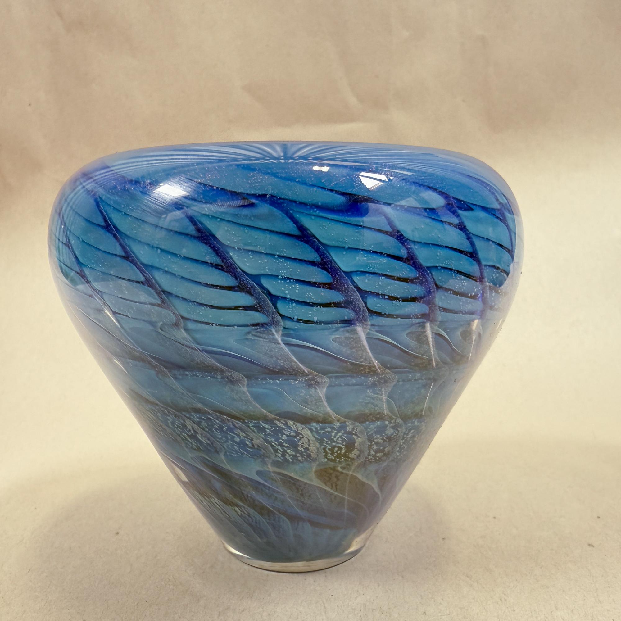 Tim Lazer Jarrón de vidrio artístico Azul Postmoderno 1990 finales del siglo XX en venta