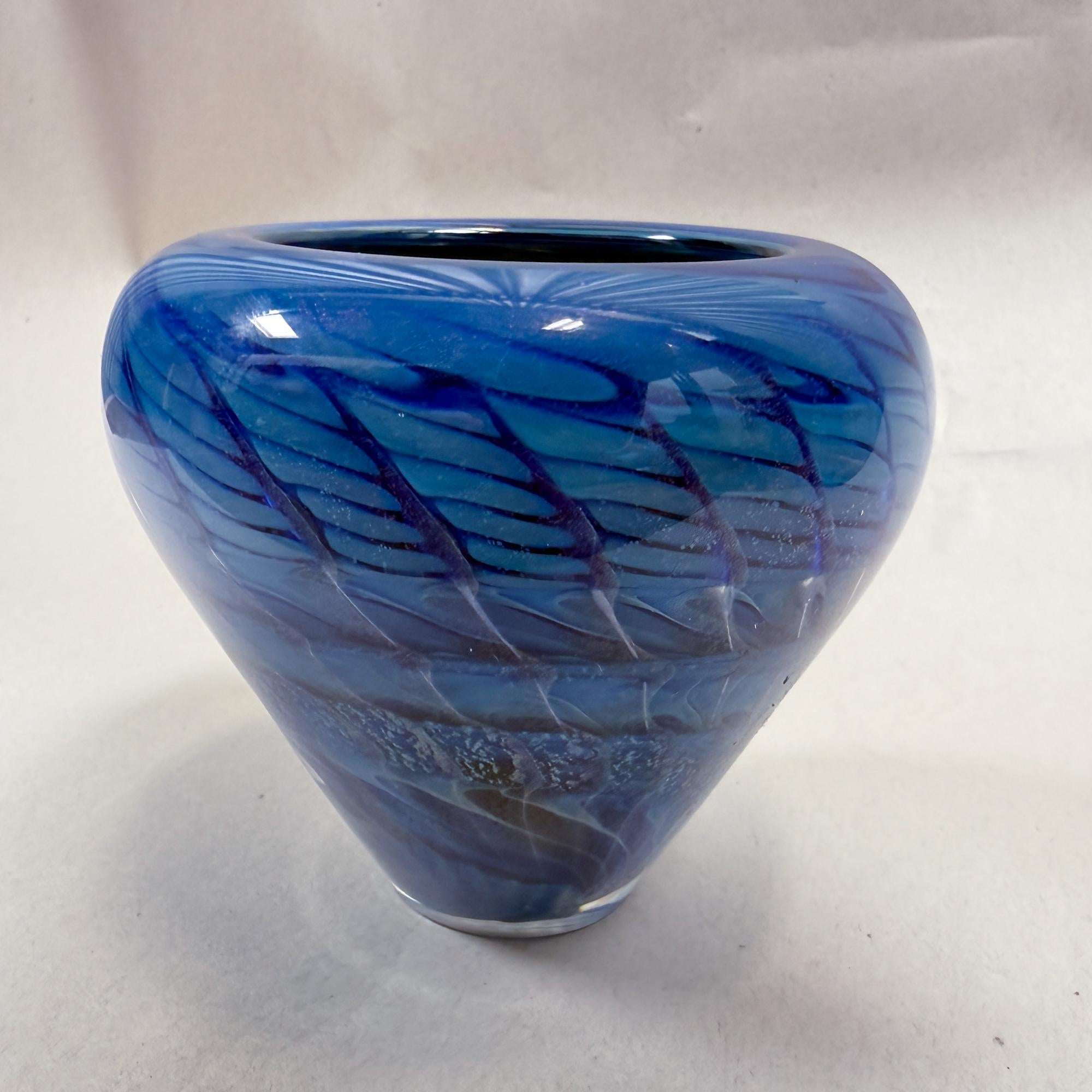 Tim Lazer Jarrón de vidrio artístico Azul Postmoderno 1990 en venta 1