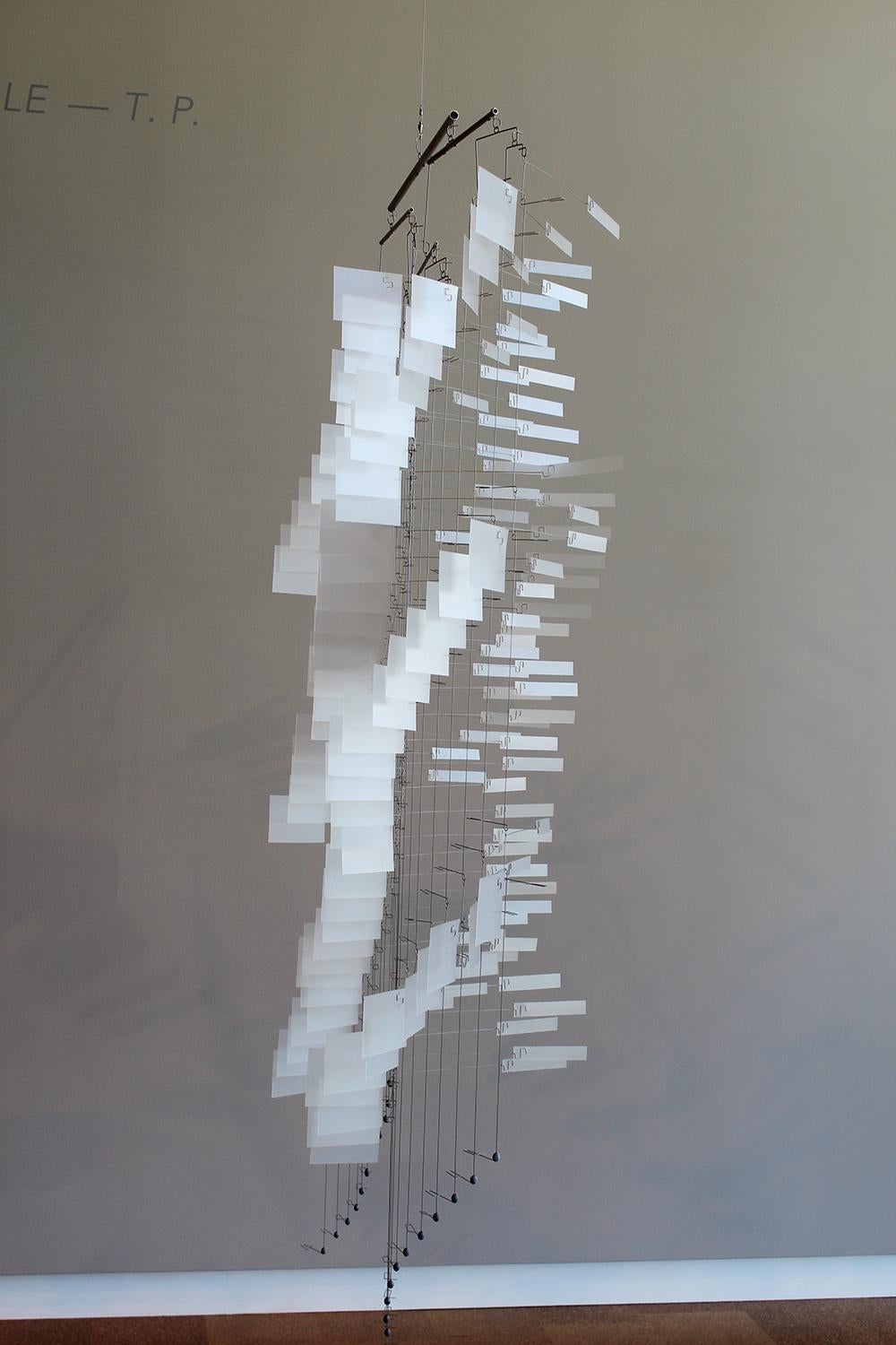 Große kinetische Louise-Skulptur (Grau), Abstract Sculpture, von Tim Prentice