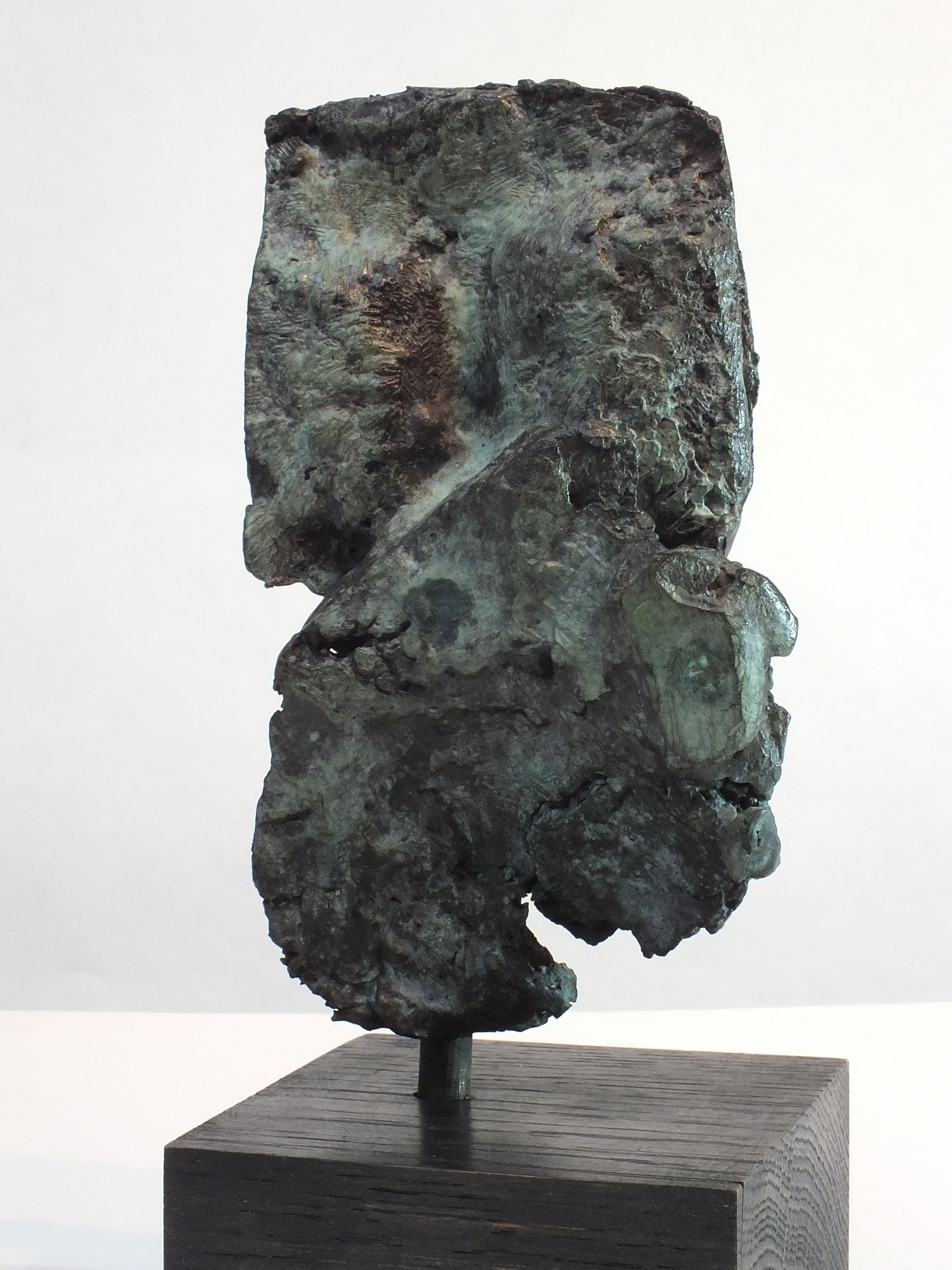 Sentinel II,  Sculpture contemporaine en bronze moulé en vente 1