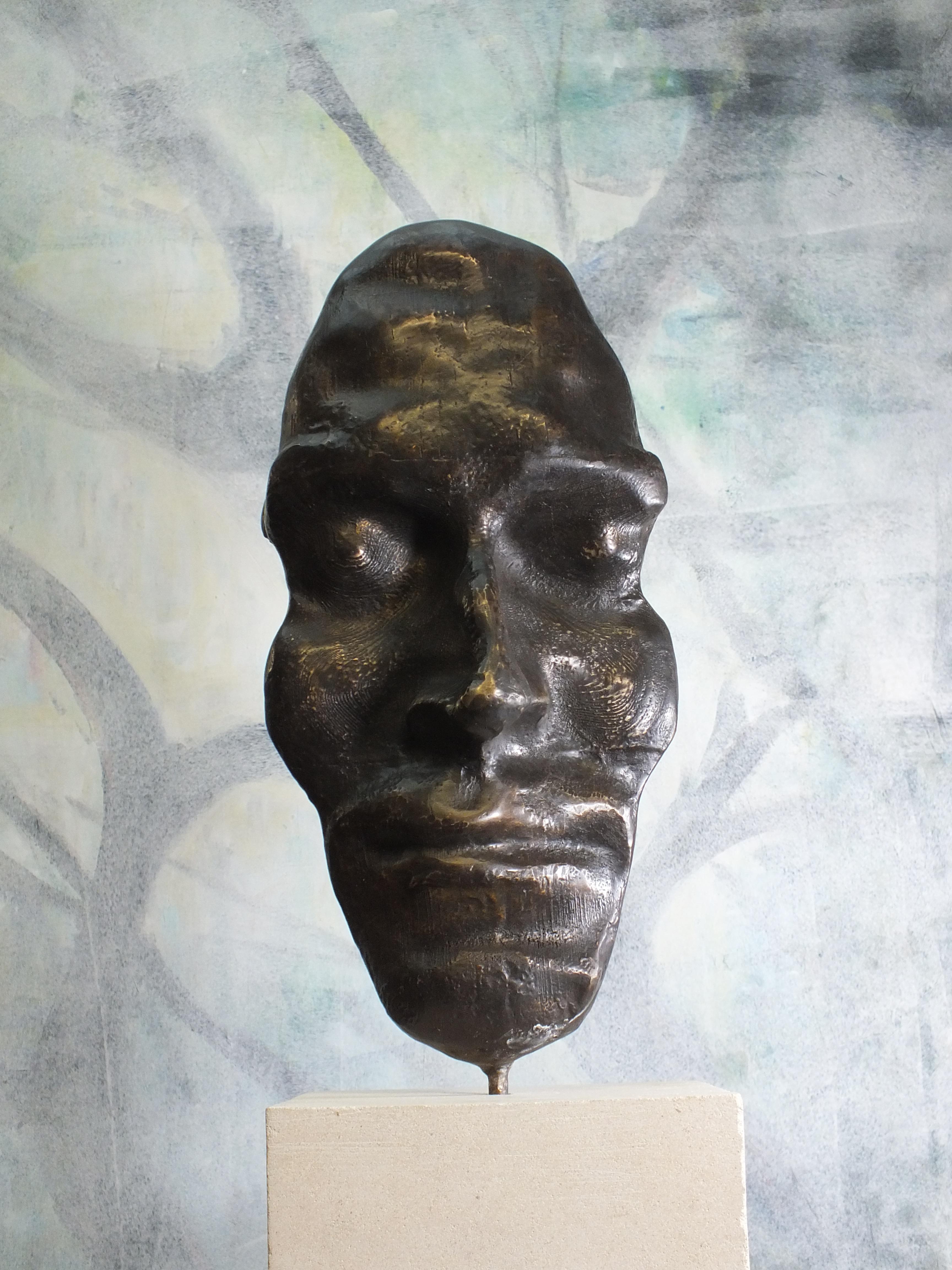 Tim Rawlins Figurative Sculpture – "Zeuge".  Contemporary Cast Bronze Skulptur