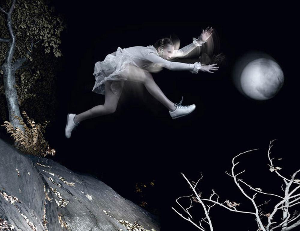 Tim White-Sobieski Color Photograph – Moon Catcher, 2007, Nachtfotografie, Zeitgenössische Fotografie