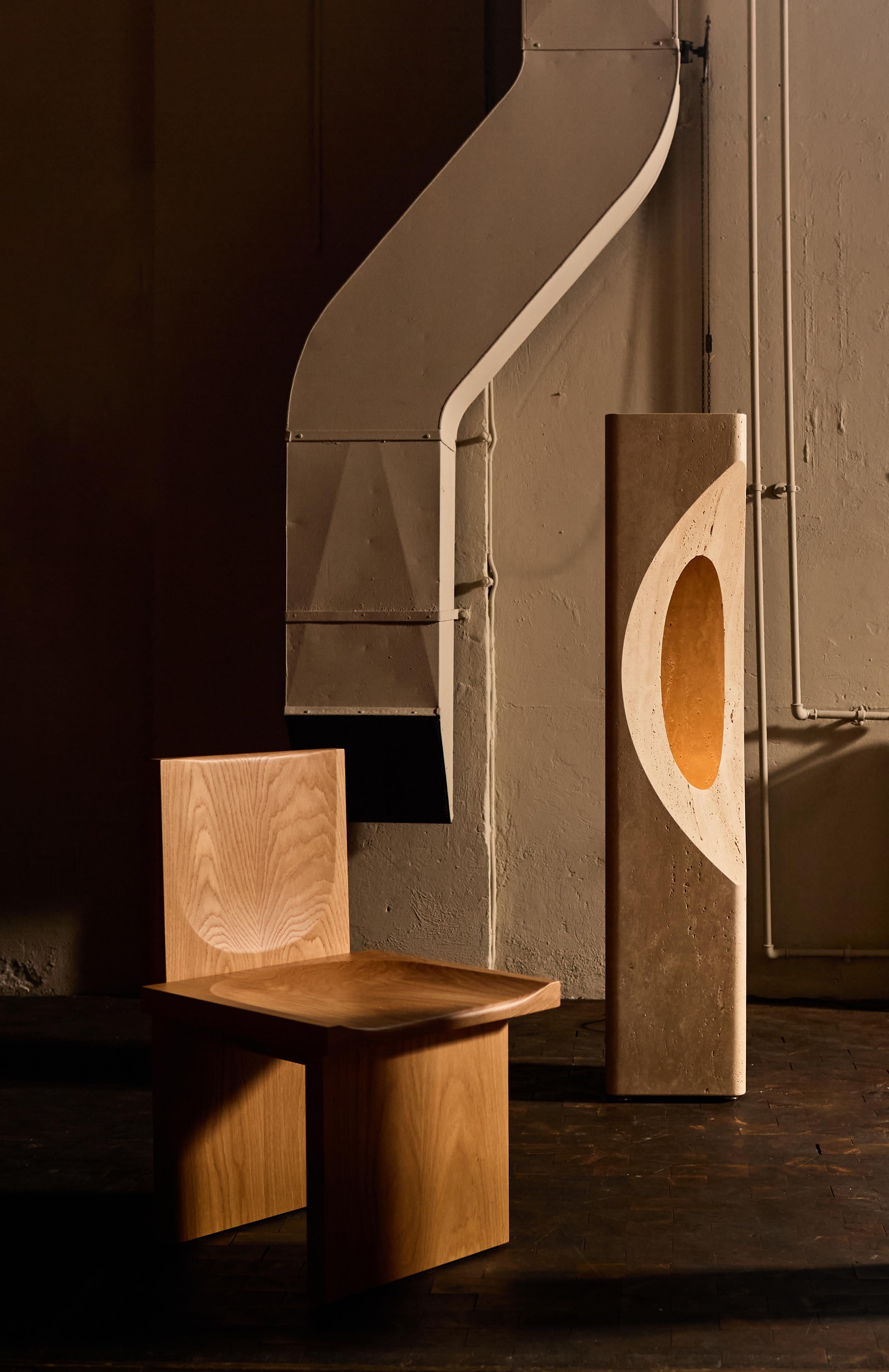 Sedia Timber Mazer di Tom Fereday
Dimensioni: L. 35 x P. 35 x H. 55 cm
Materiali: Rovere e noce massicci.

COLLECTION'S:
Mazer rappresenta una serie di sculture geometriche, ognuna delle quali è una celebrazione della bellezza fondamentale e delle