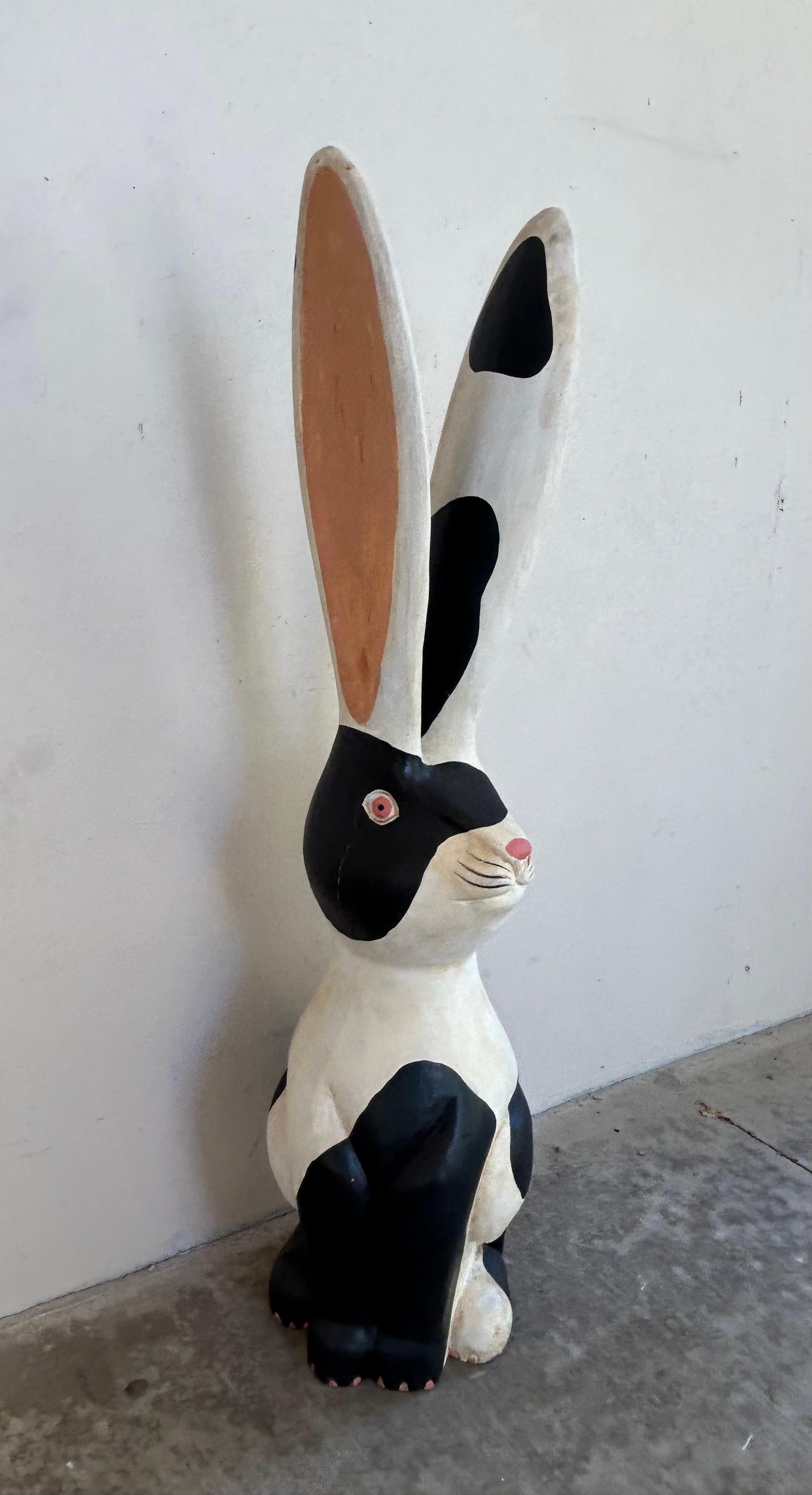 Arte popolare Coniglio in legno intagliato all'inizio del XX secolo in vendita