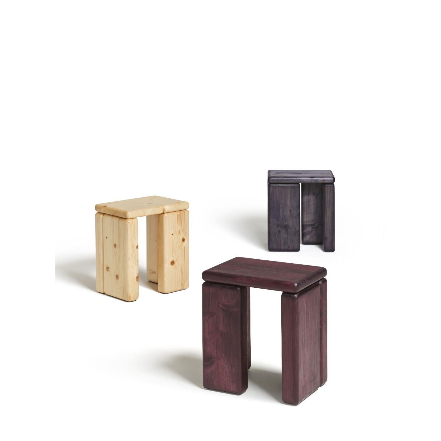 Timber Stool Purple-Red by Onno Adriaanse In New Condition For Sale In Geneve, CH