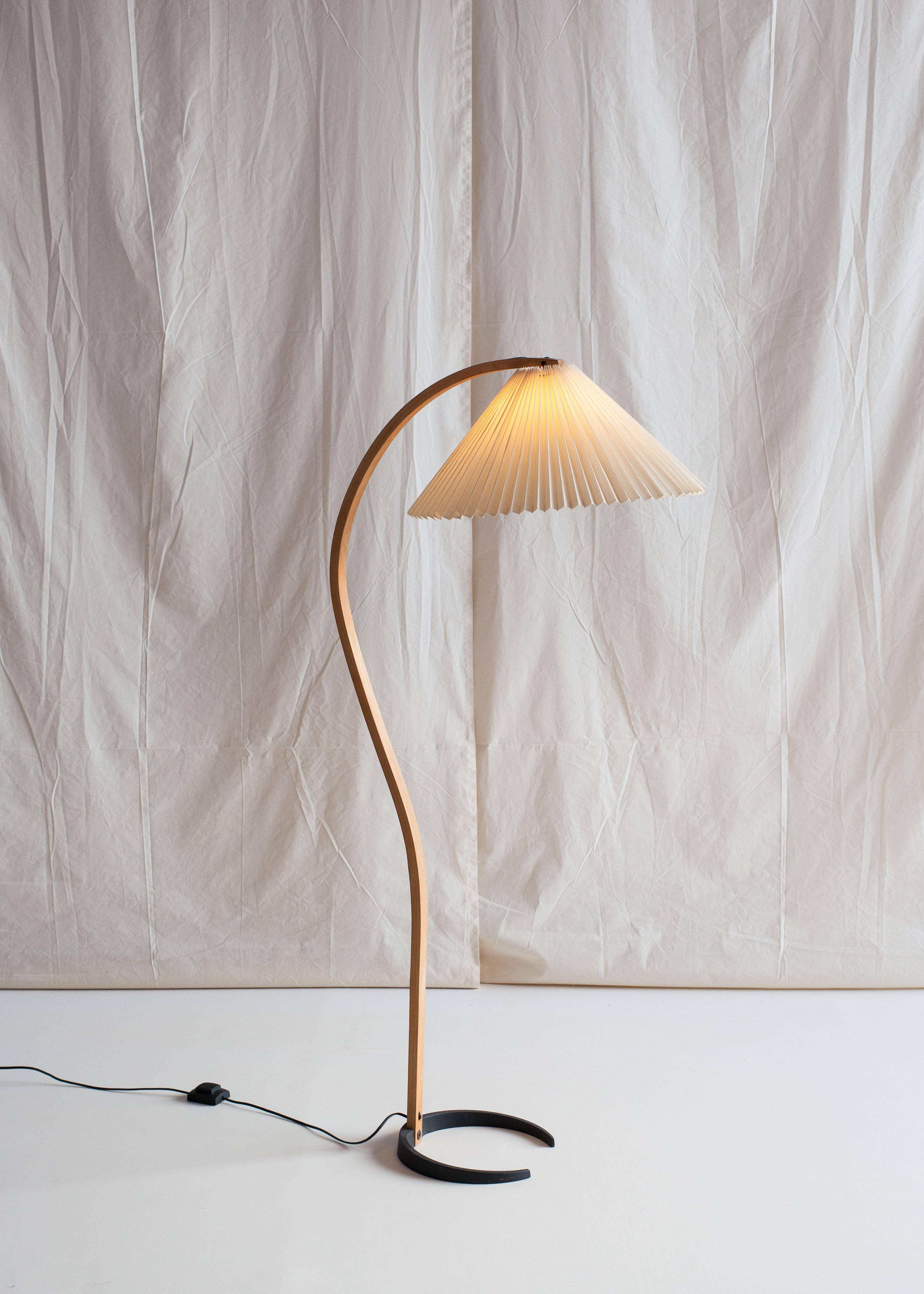 With its linen pleated lampshade and its bentwood arm the Timberline floor lamp embodies what has been called Scandinavian ‘soft modernism’, referring to the use of organic materials and the emphasis on craftsmanship and detailing. It opposes the