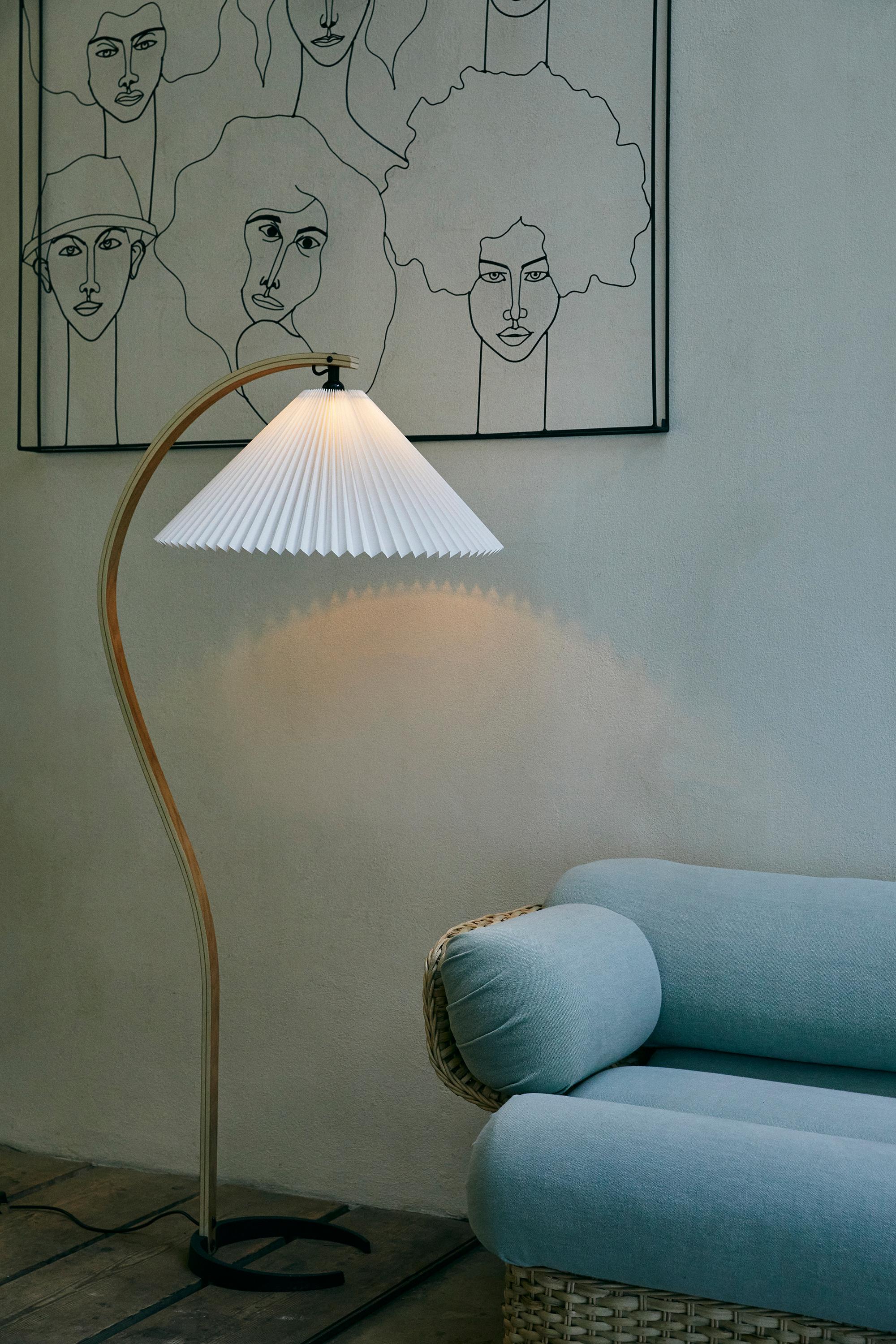 Stehlampe „ Timberline“ für GUBI (Moderne der Mitte des Jahrhunderts) im Angebot