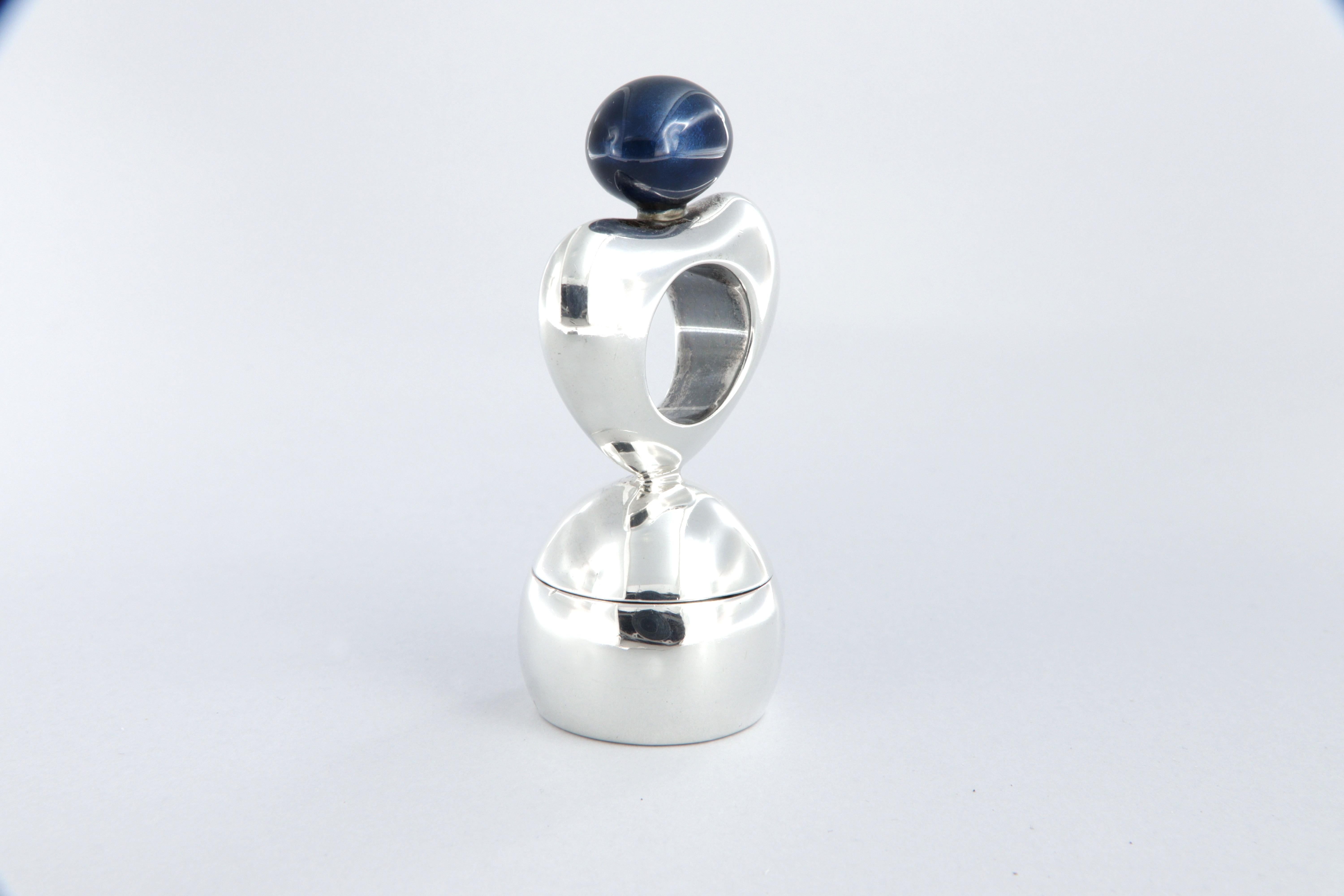 Moderno Timbro da scrivania La Nouvelle Bague in argento e smalto in vendita