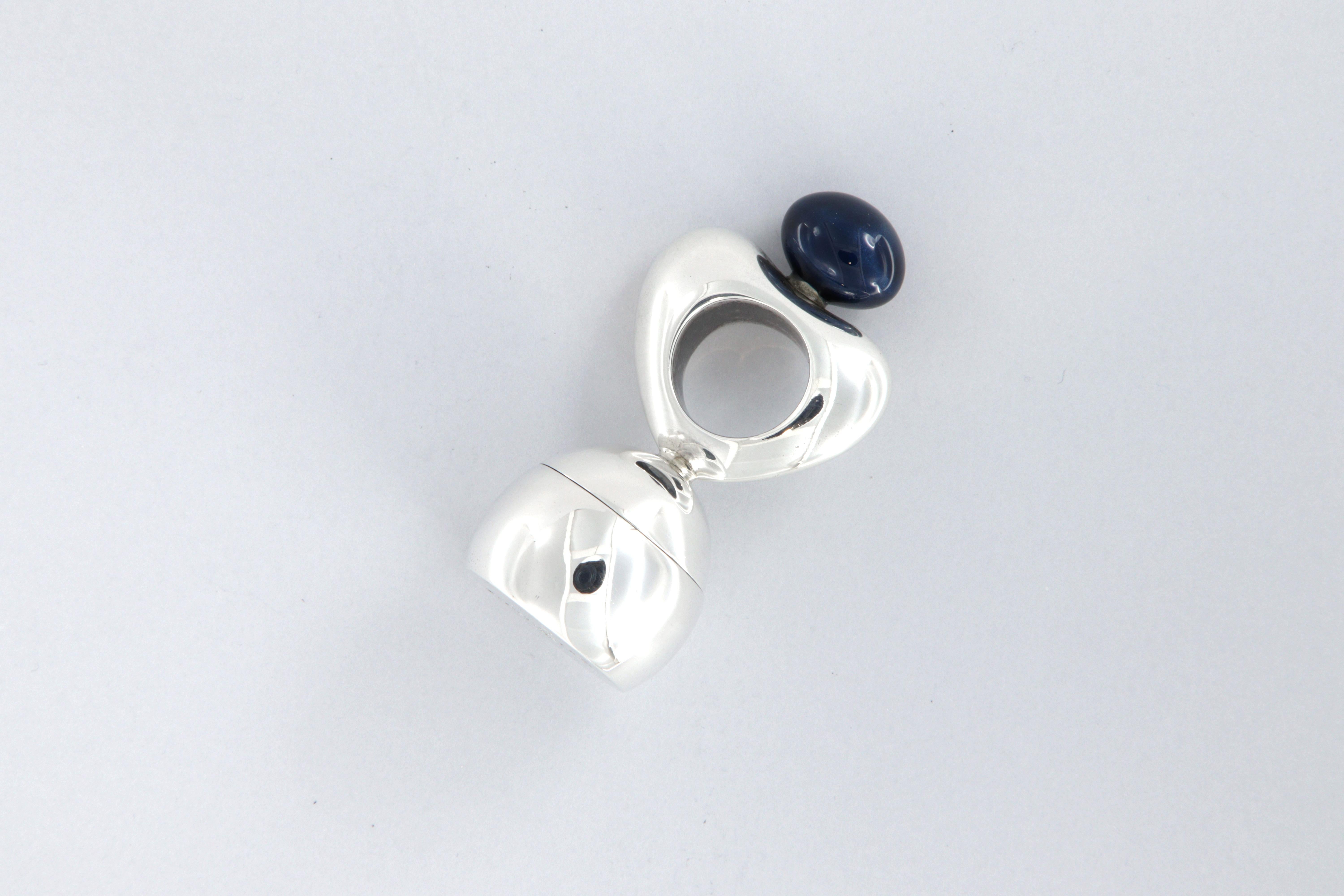 Donna Timbro da scrivania La Nouvelle Bague in argento e smalto in vendita